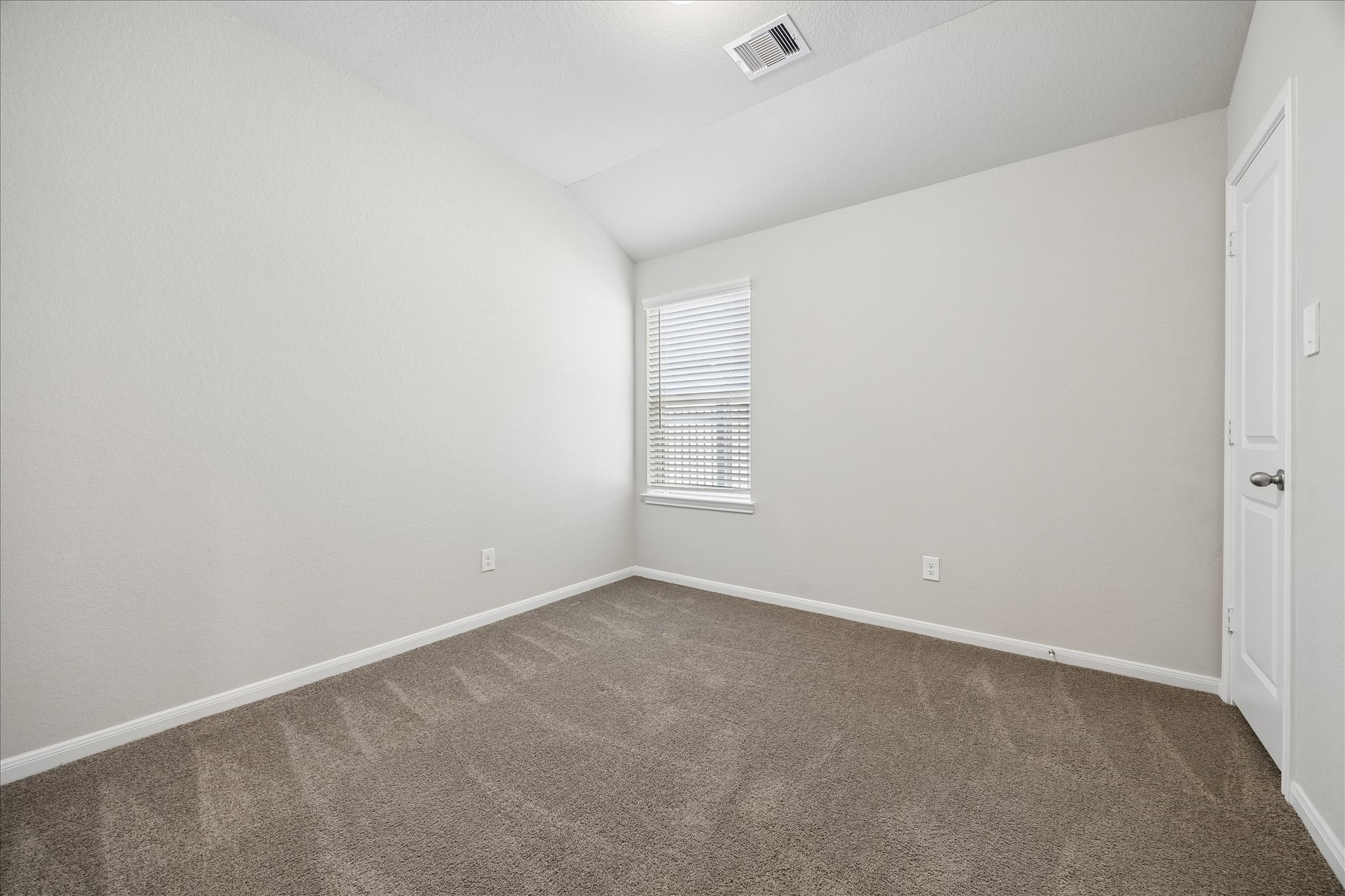 27007 Blue Pool Drive Property Photo 17