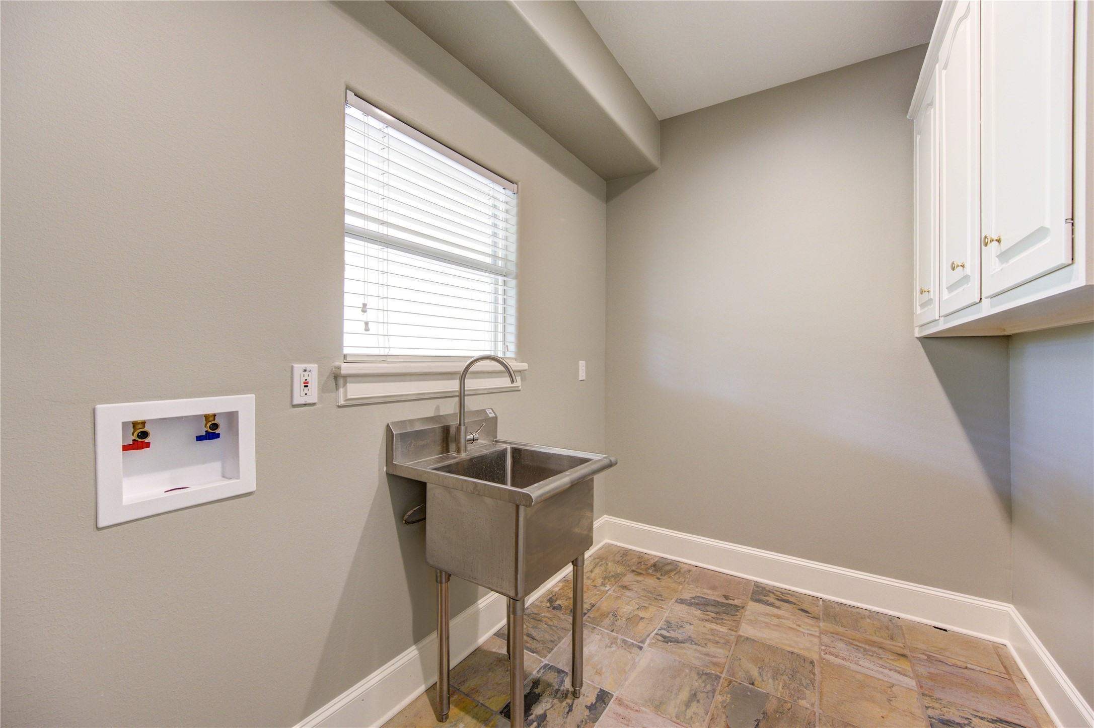 5607 Summer Snow Drive Property Photo 31