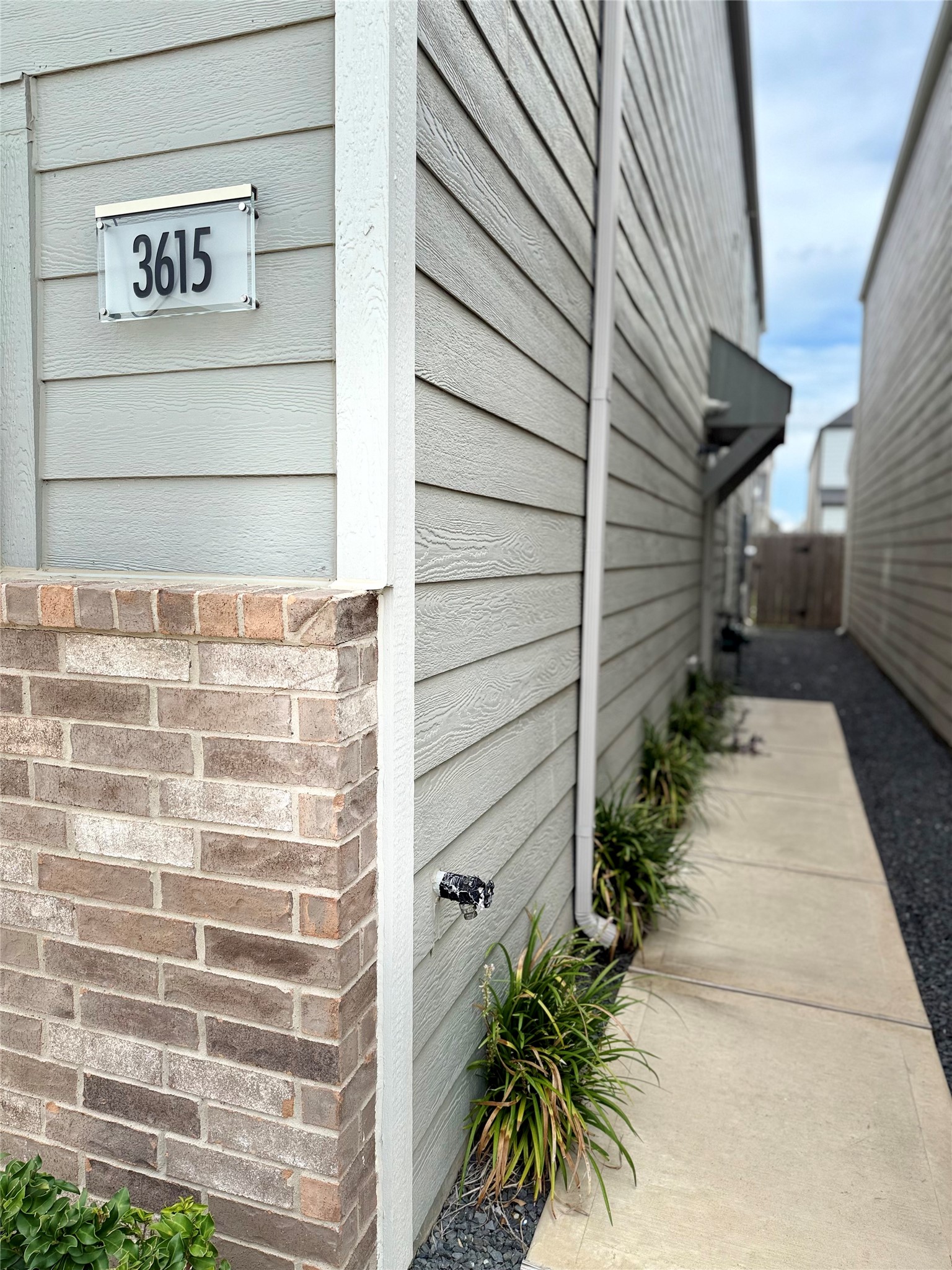 3615 Massenet Property Photo 3
