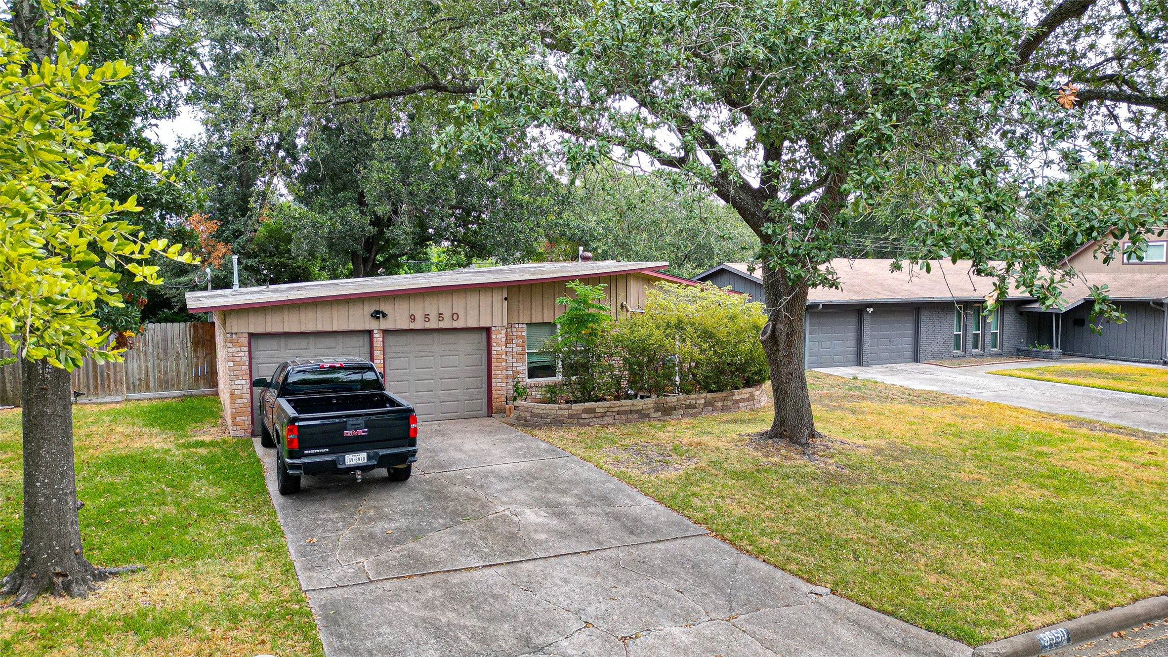 9550 Fairdale Lane Property Photo 3