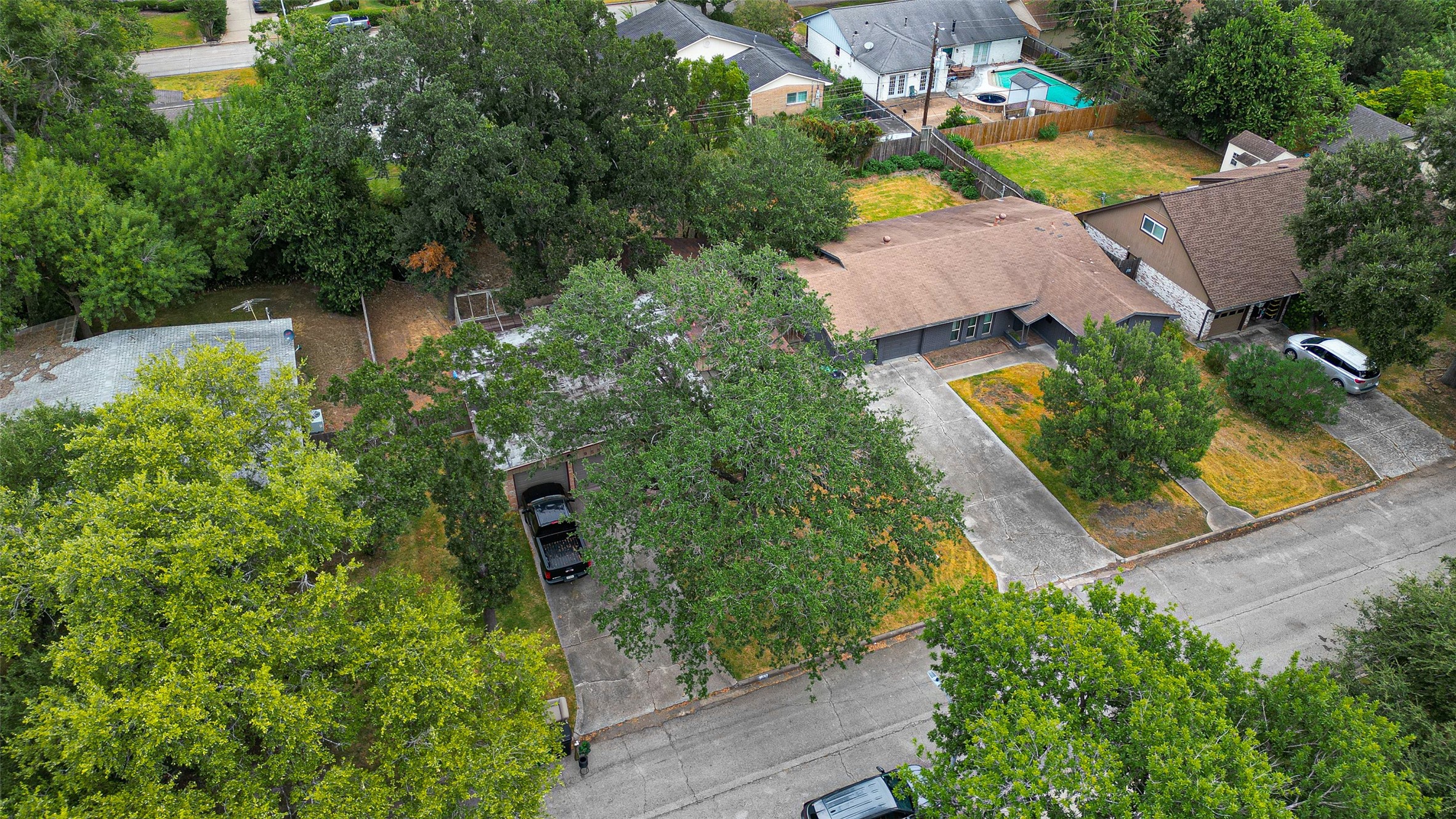 9550 Fairdale Lane Property Photo 32