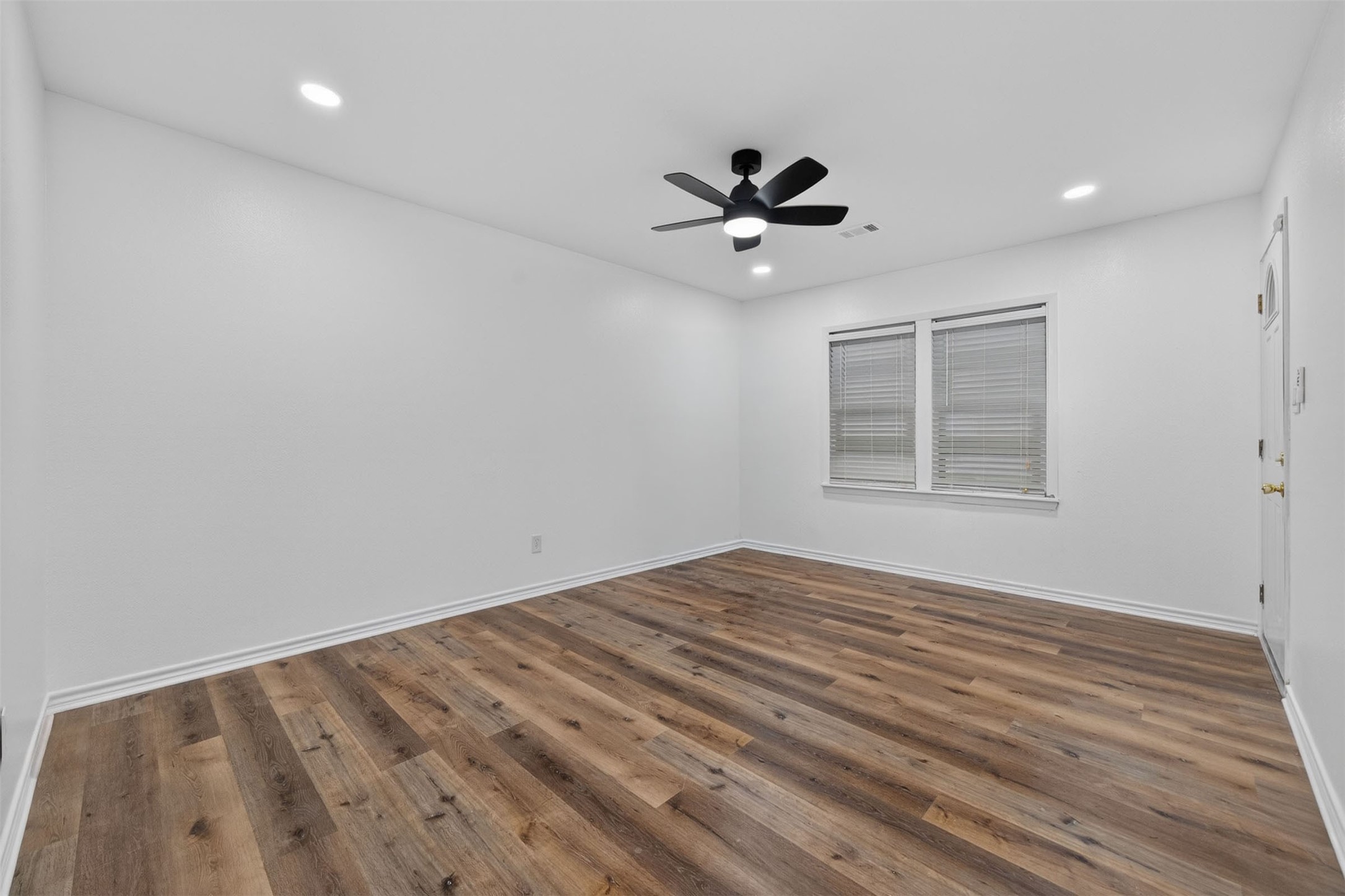 310 Nasturtium Street Property Photo 8