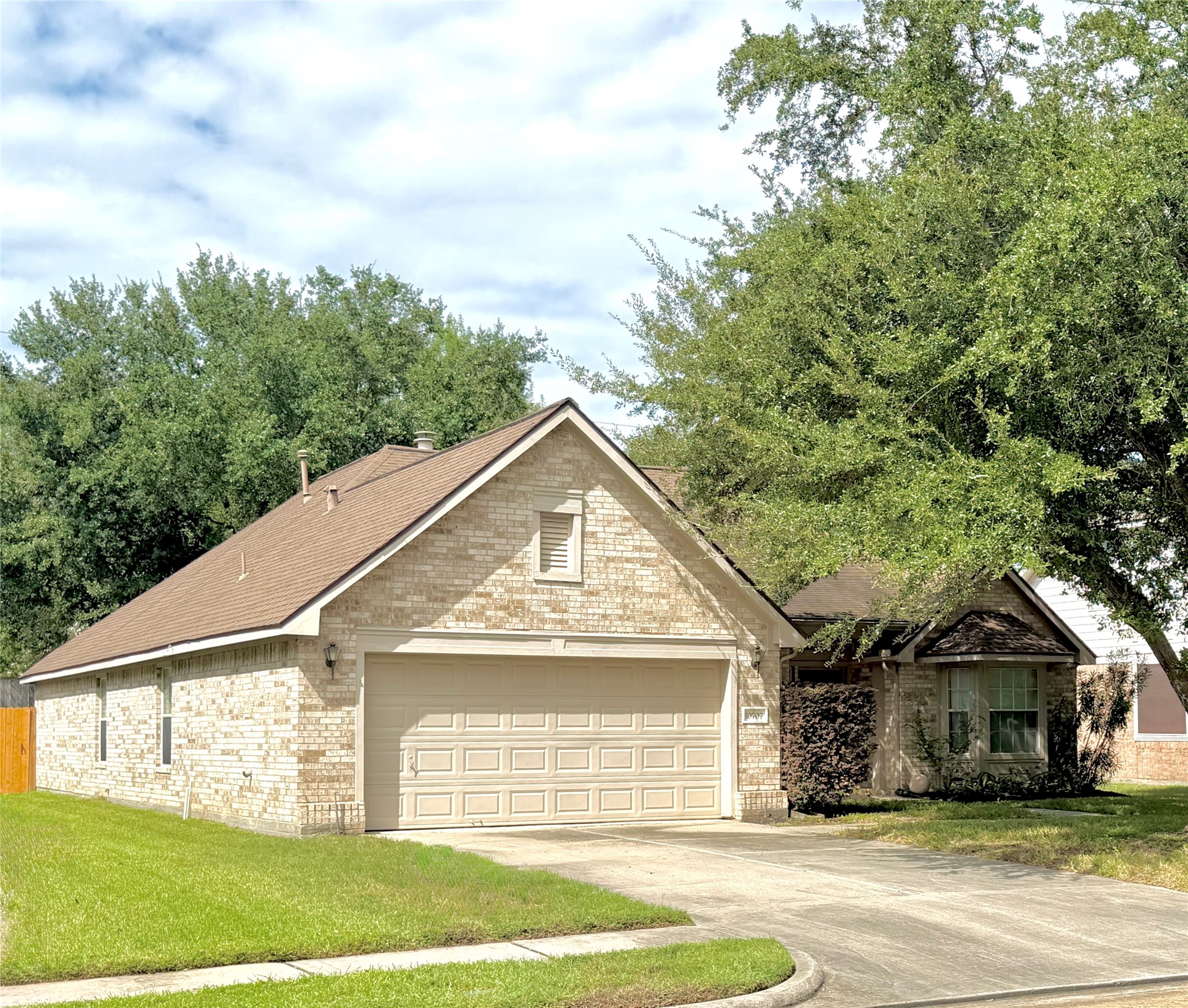 10707 Overton Circle Property Photo 1