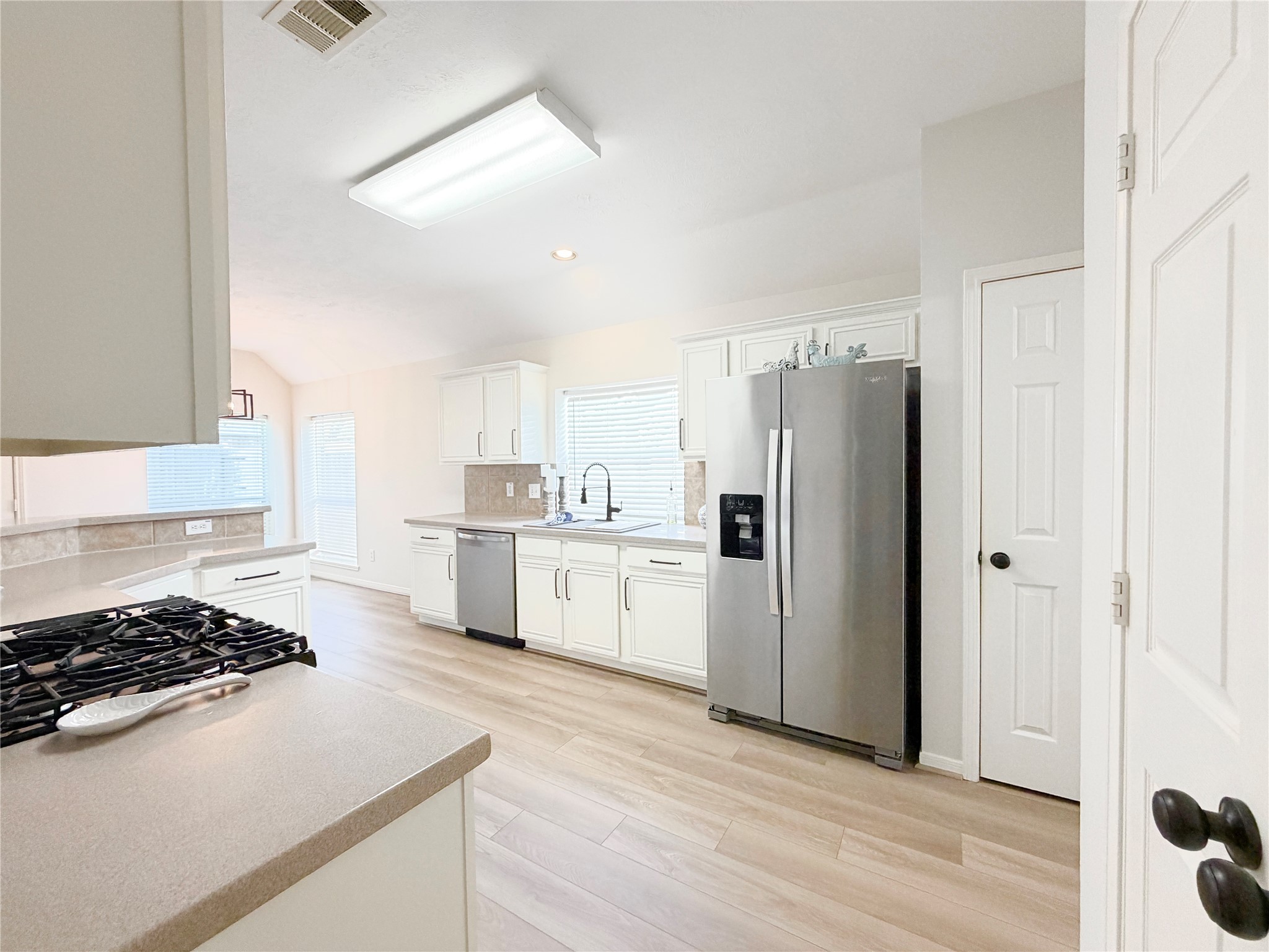 10707 Overton Circle Property Photo 13