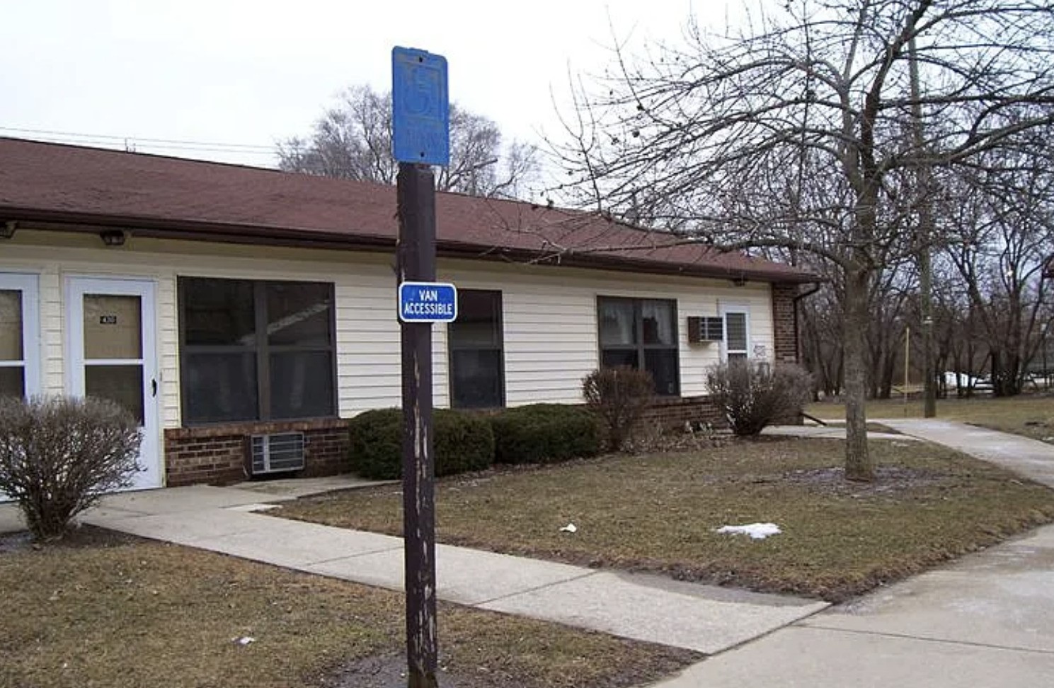 418 Cadillac Property Photo 2
