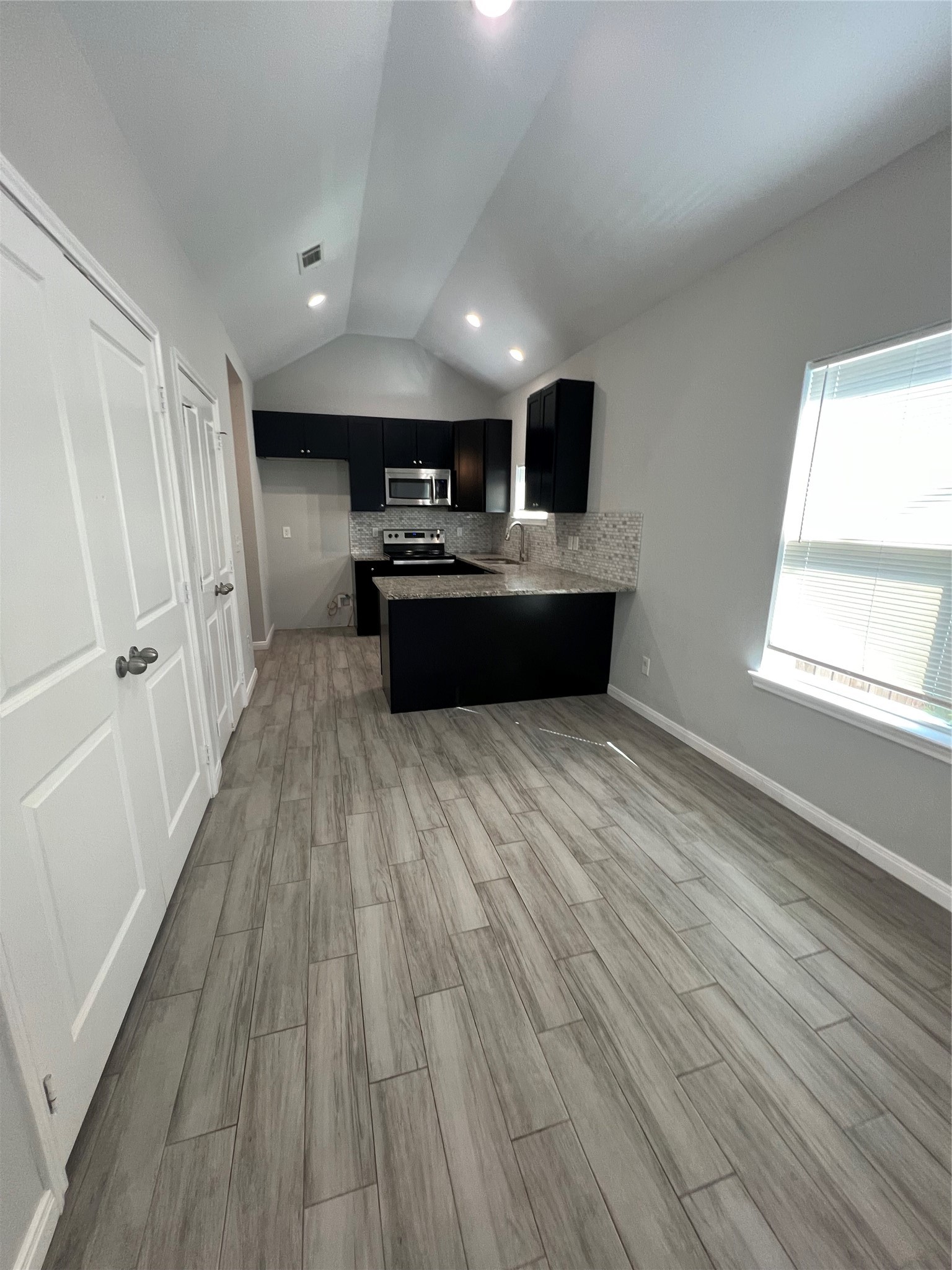 833 Omeara Property Photo 4