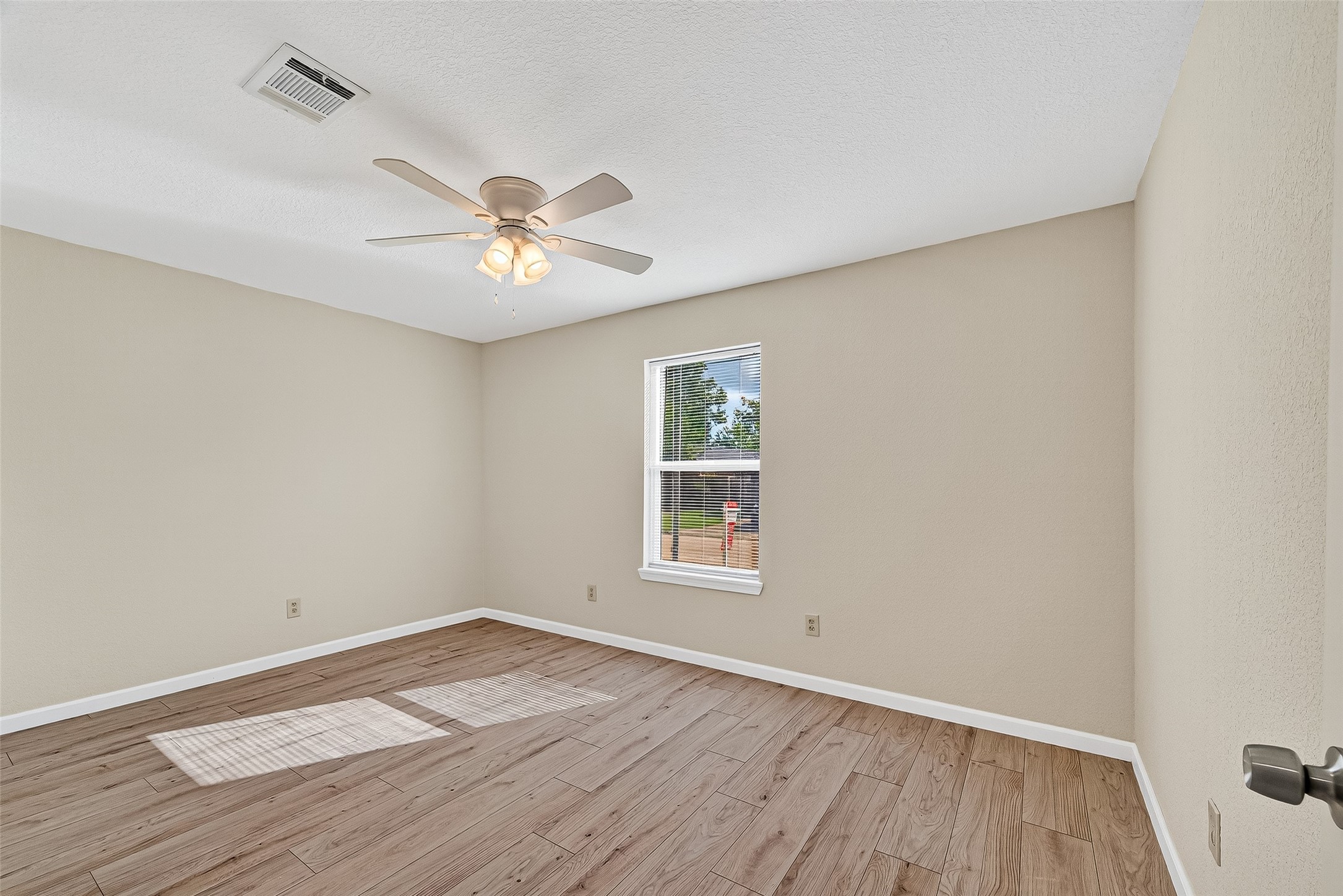 13822 Northlake Drive Property Photo 8