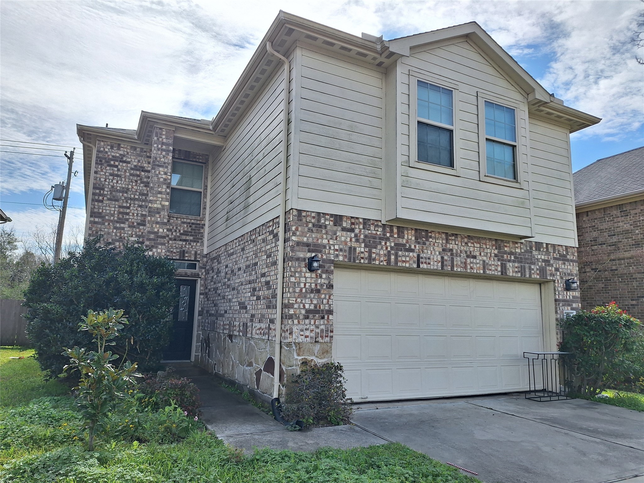 211 Sea Breeze Drive Property Photo
