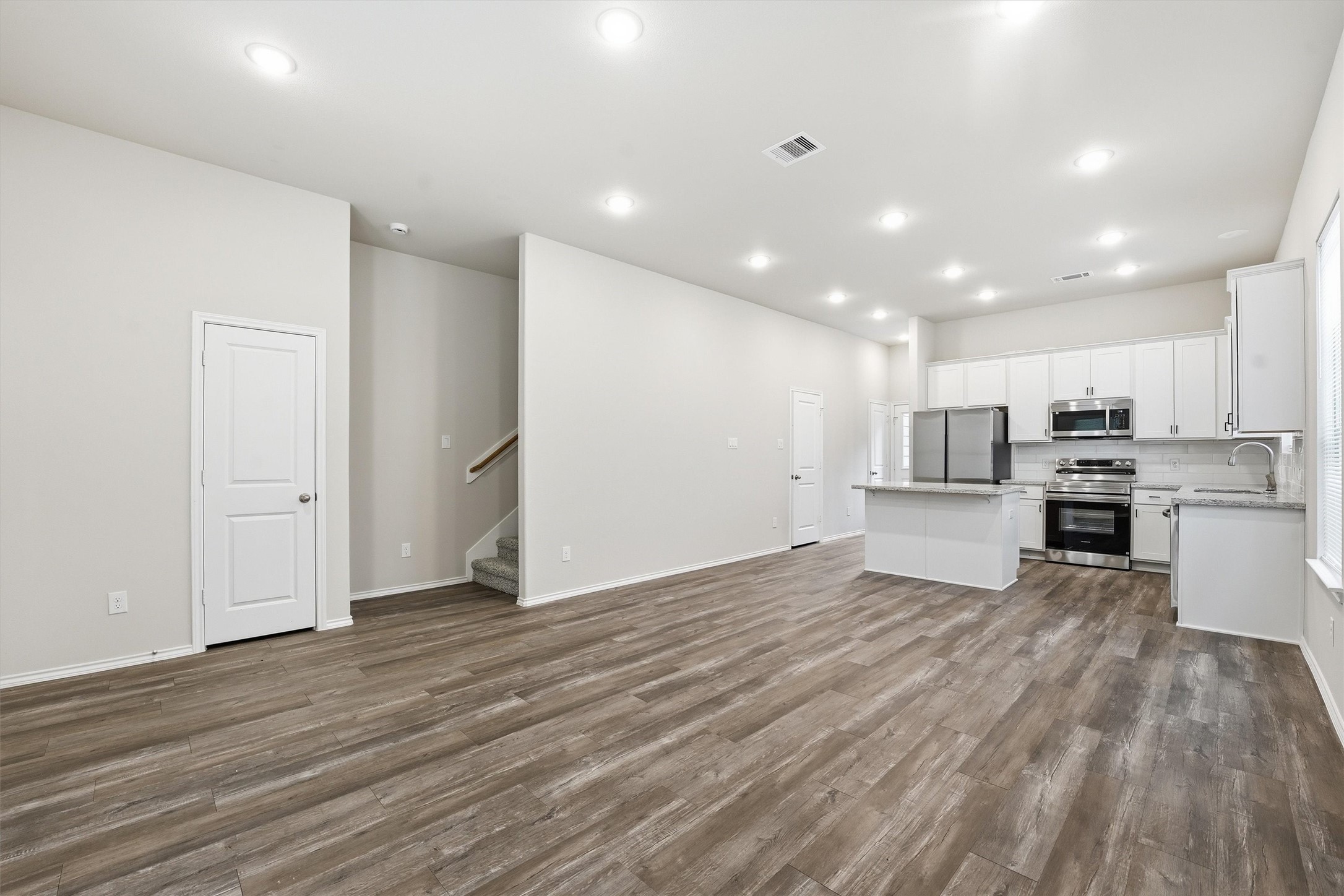 10176 Barberry Street Property Photo 5