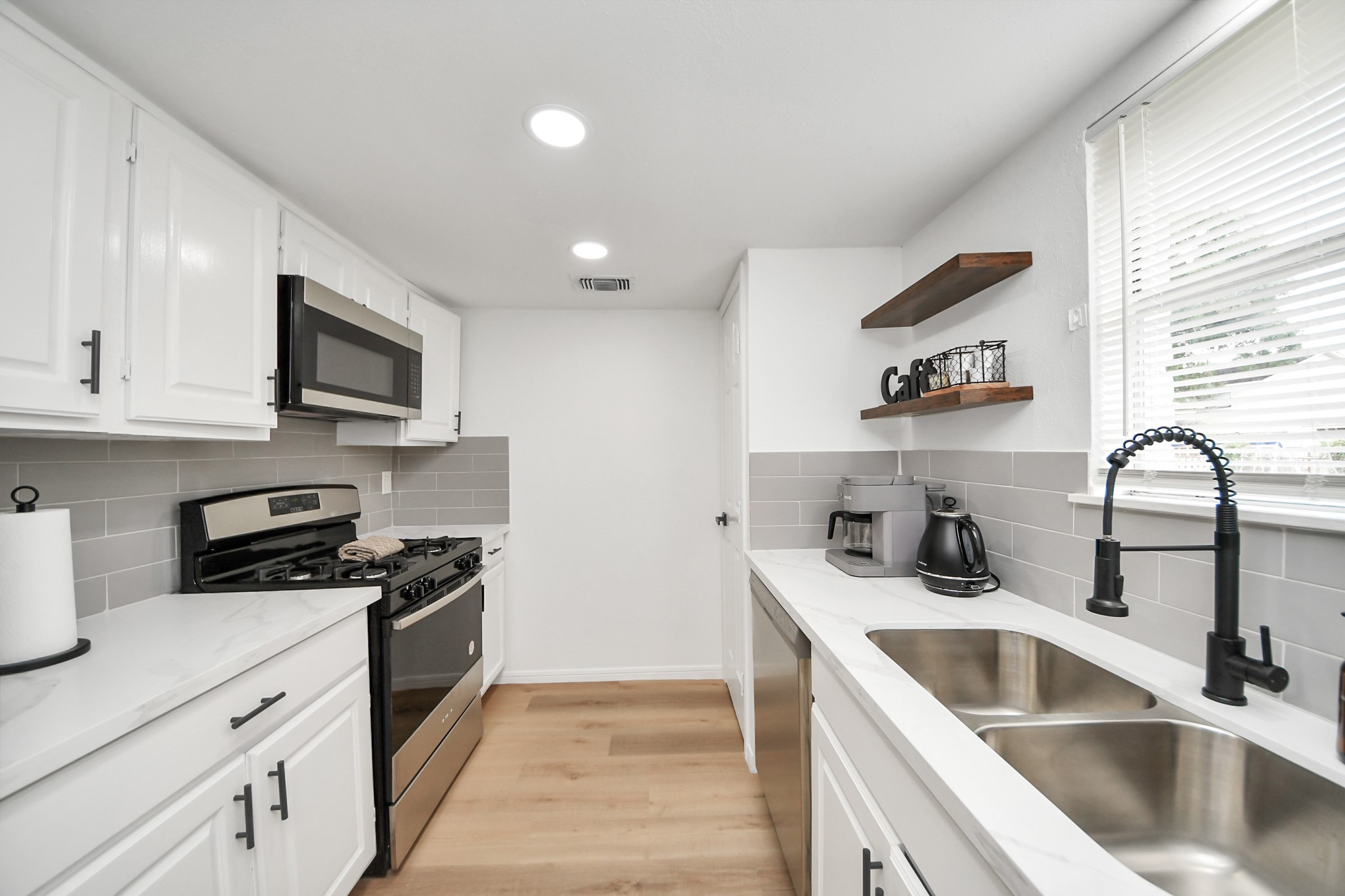 8631 Valley Ledge Drive Property Photo 9