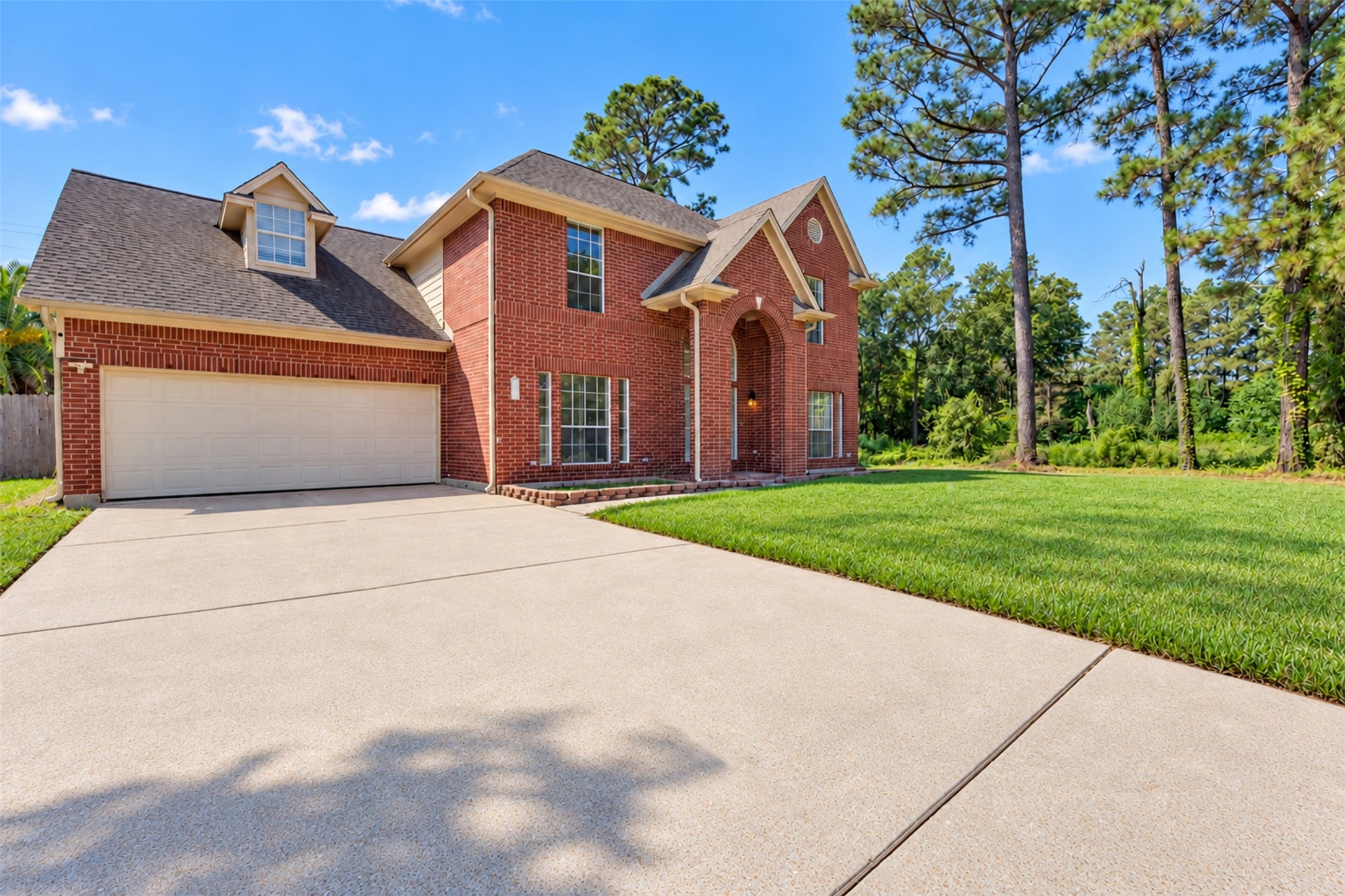 1019 Highland Woods Drive Property Photo 2