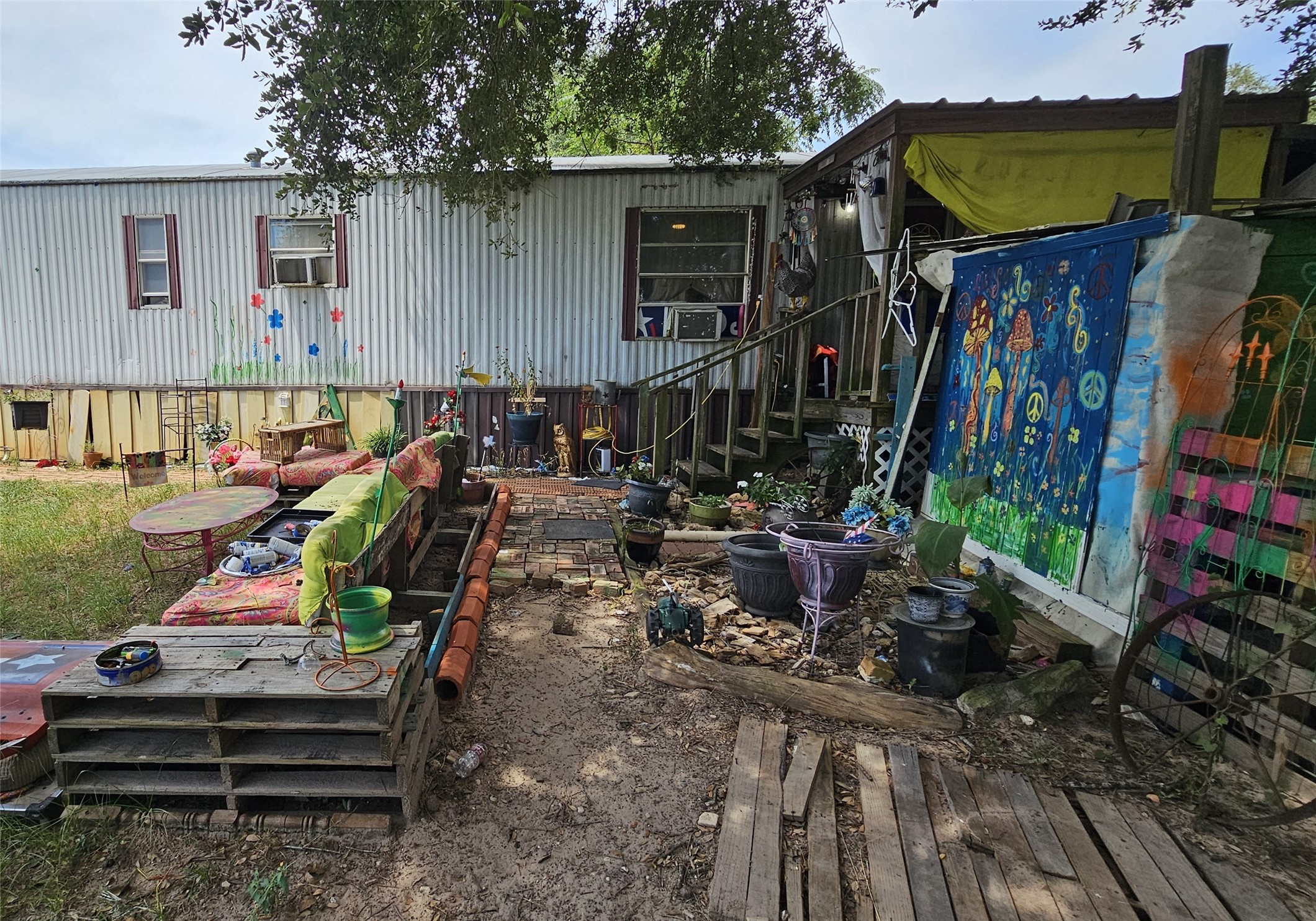 495 Florida Lane Property Photo 3