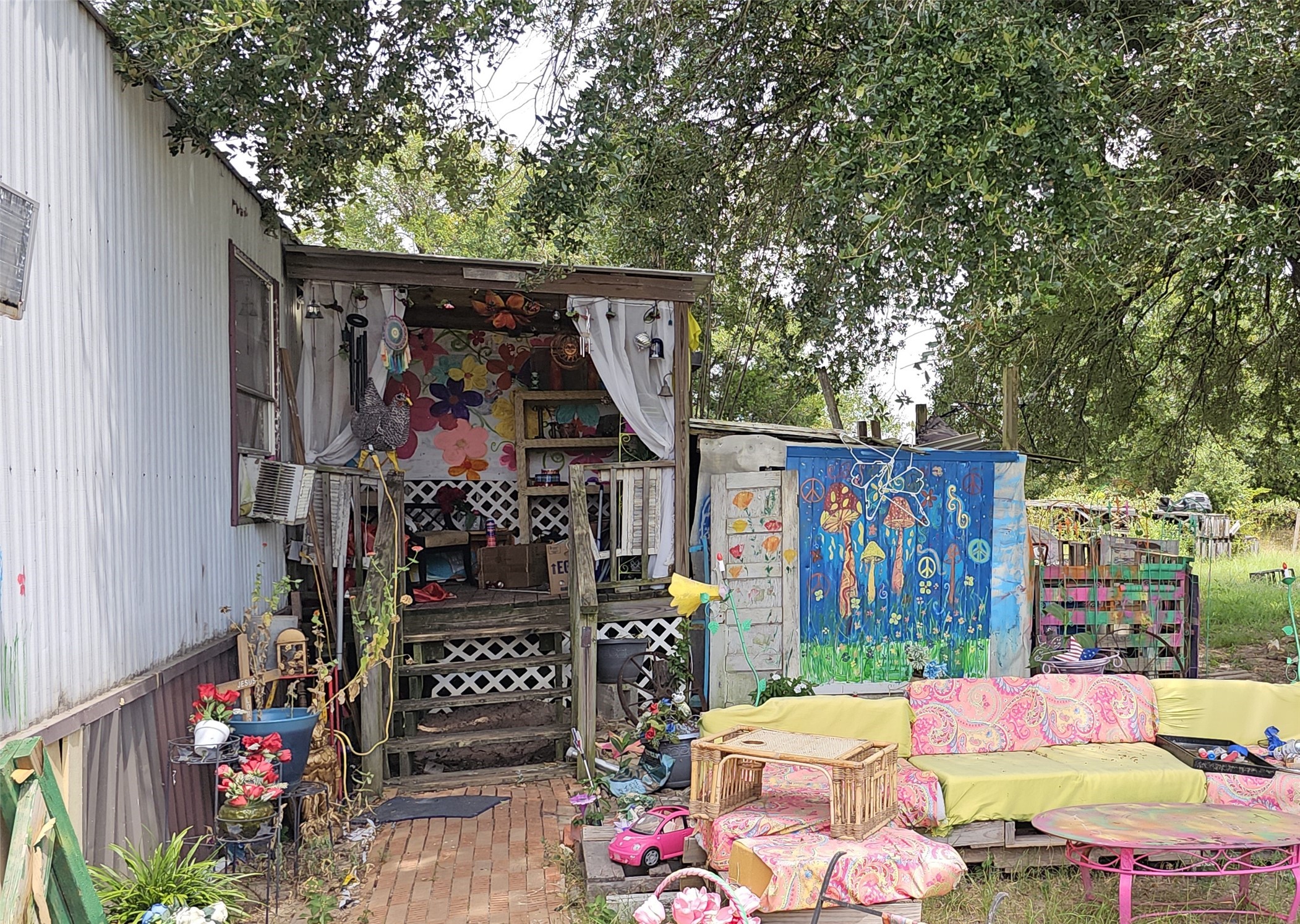 495 Florida Lane Property Photo 4