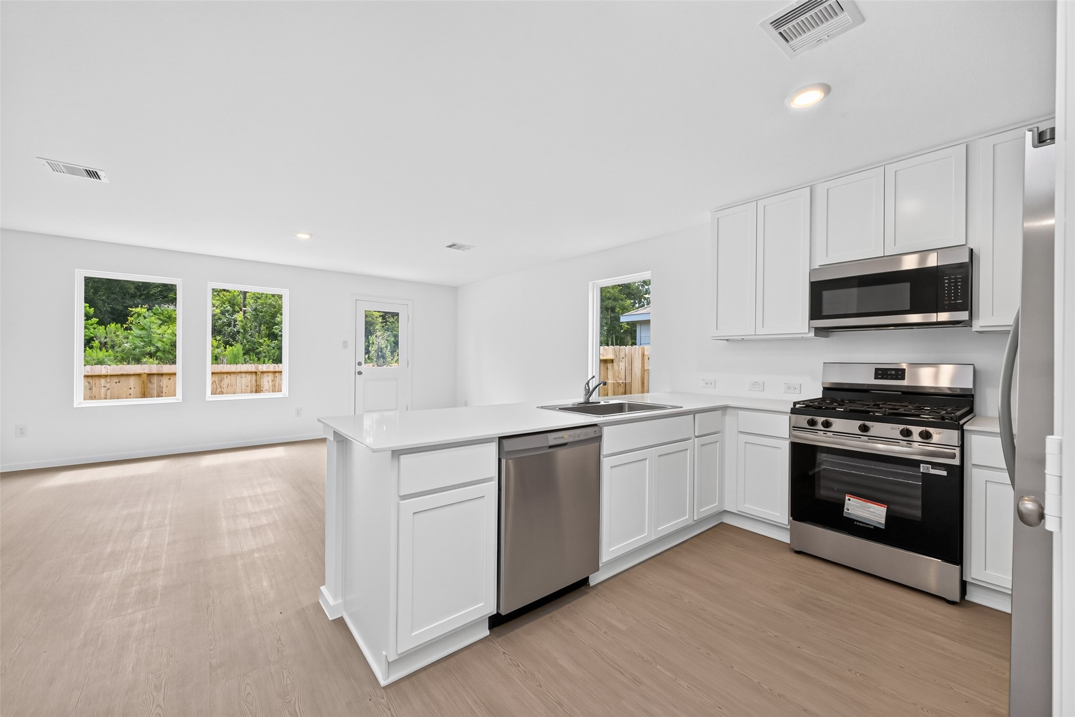 25568 Rose Creek Drive Property Photo 11
