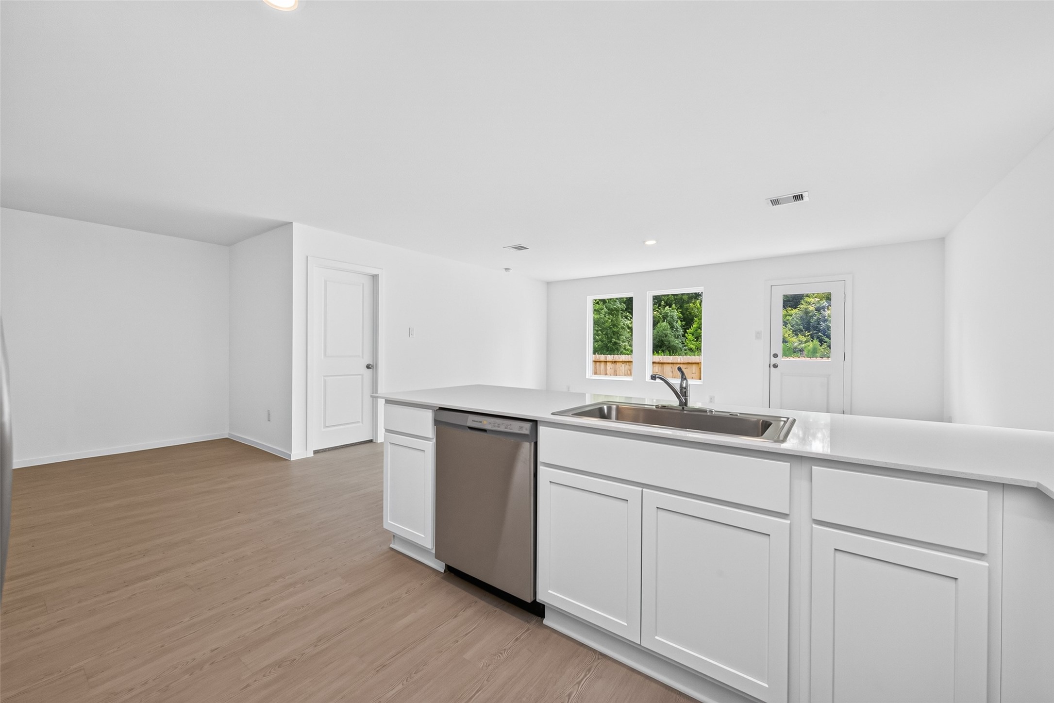 25568 Rose Creek Drive Property Photo 12