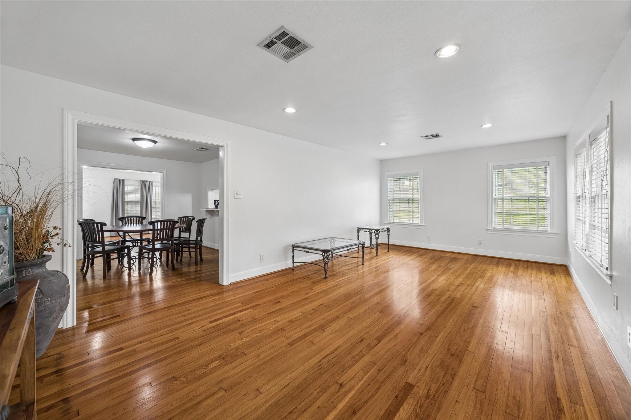 327 W 31st Street Property Photo 17