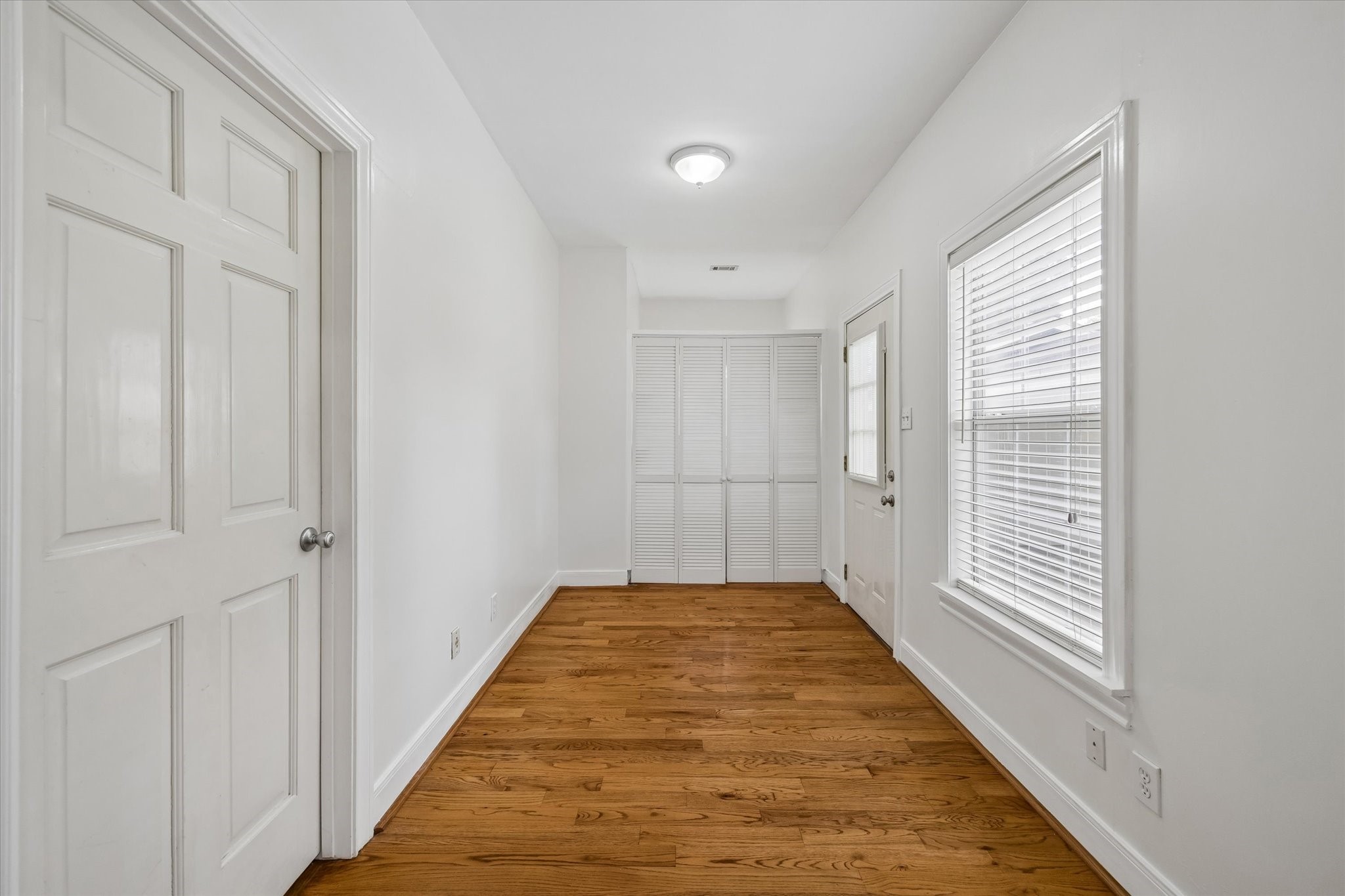 327 W 31st Street Property Photo 23