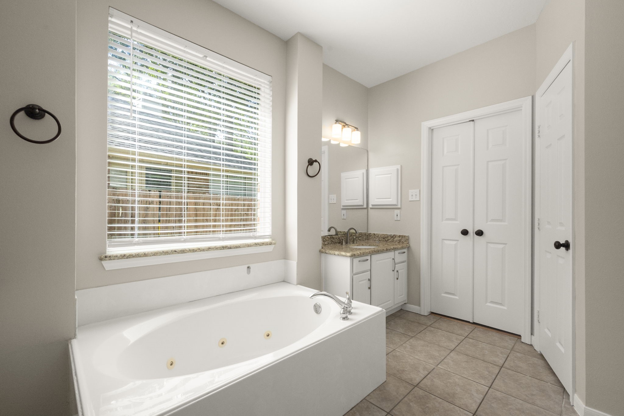 198 N Wimberly Way Property Photo 21