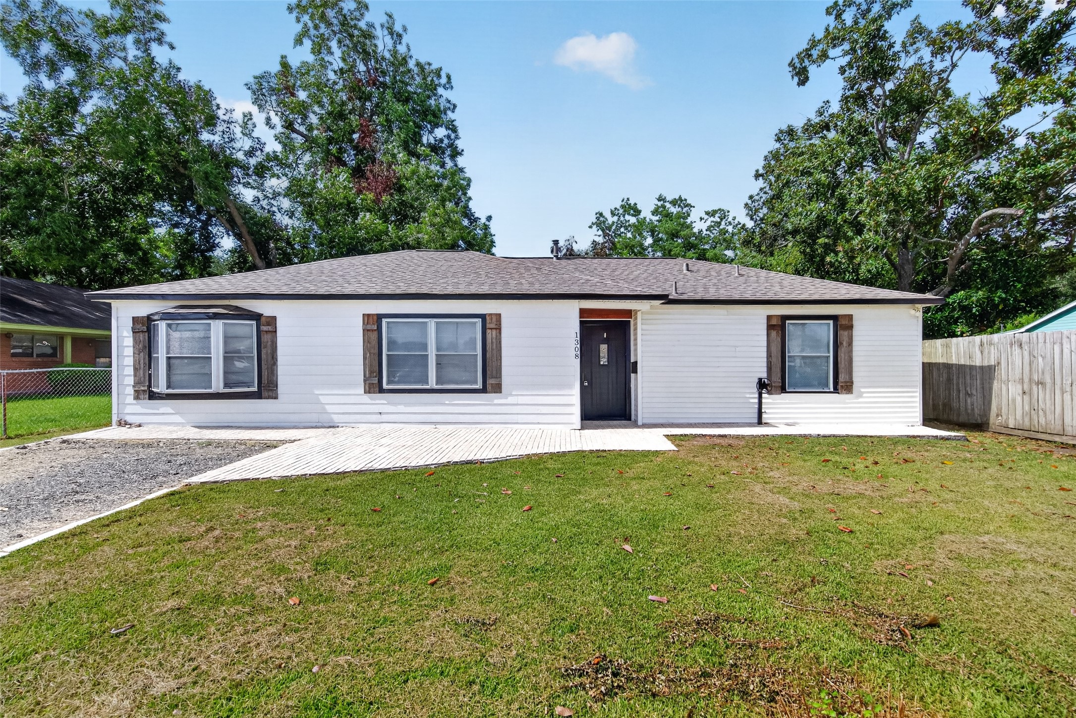 1308 W Dumble Street Property Photo 1