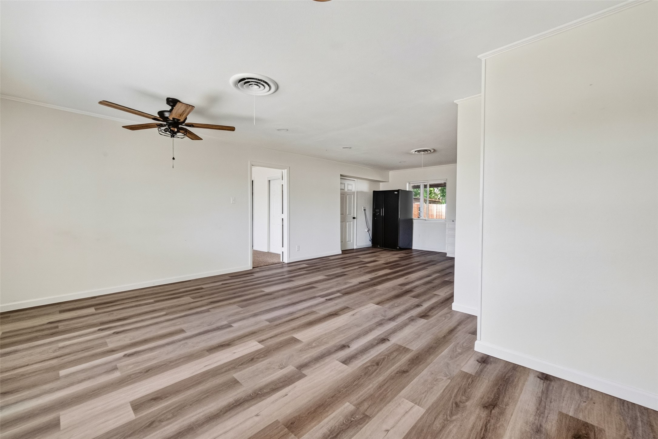 1308 W Dumble Street Property Photo 4