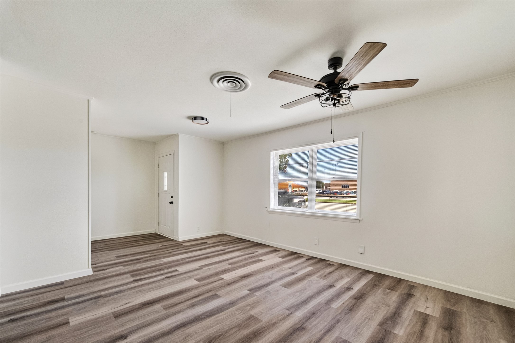 1308 W Dumble Street Property Photo 5