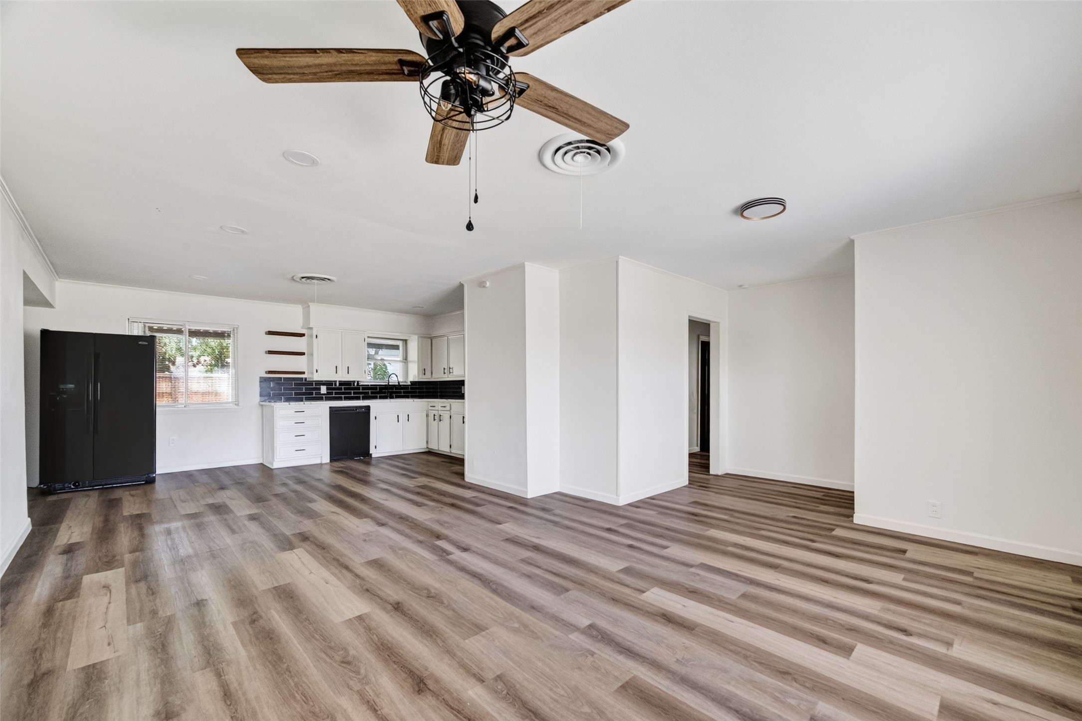 1308 W Dumble Street Property Photo 6
