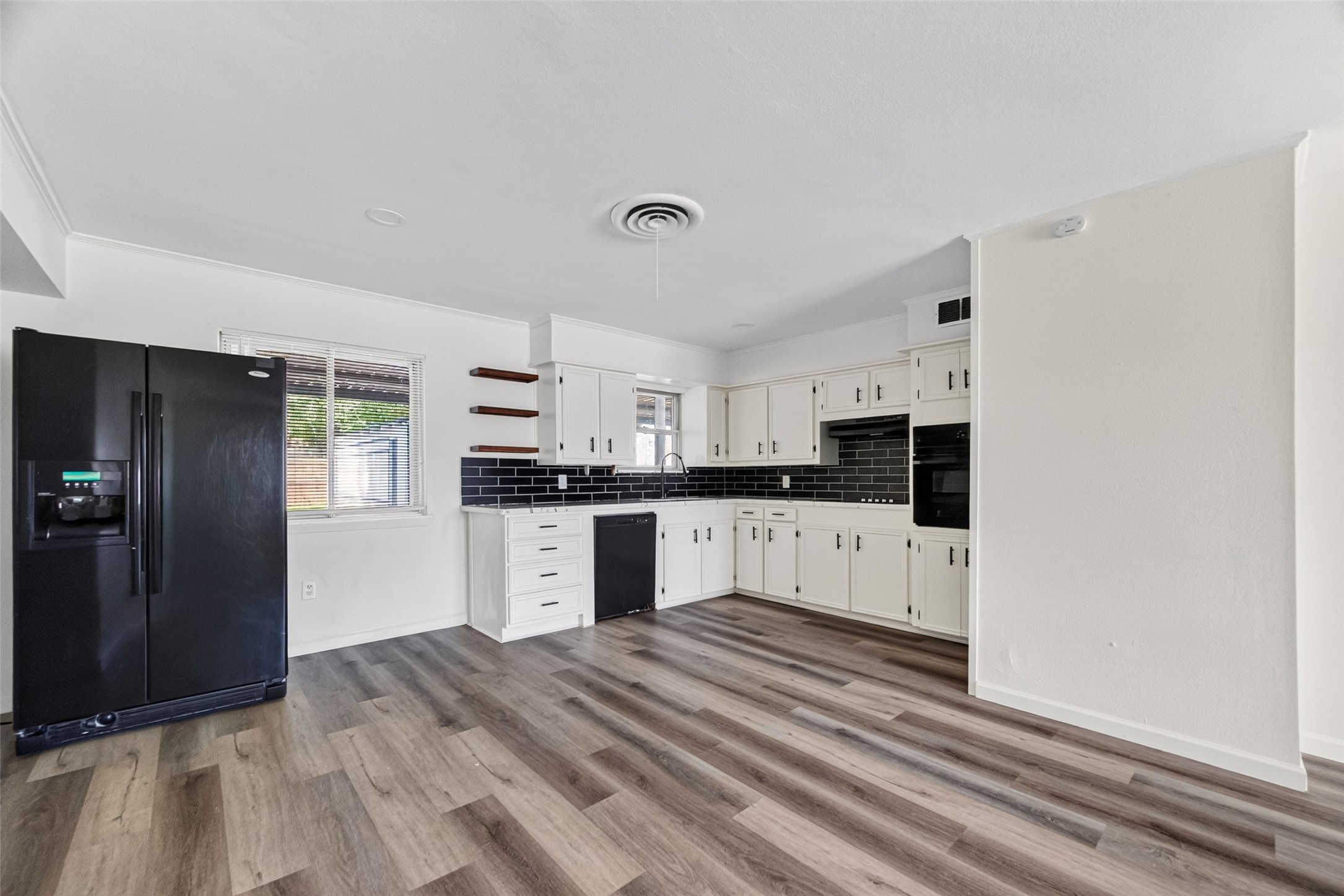 1308 W Dumble Street Property Photo 7