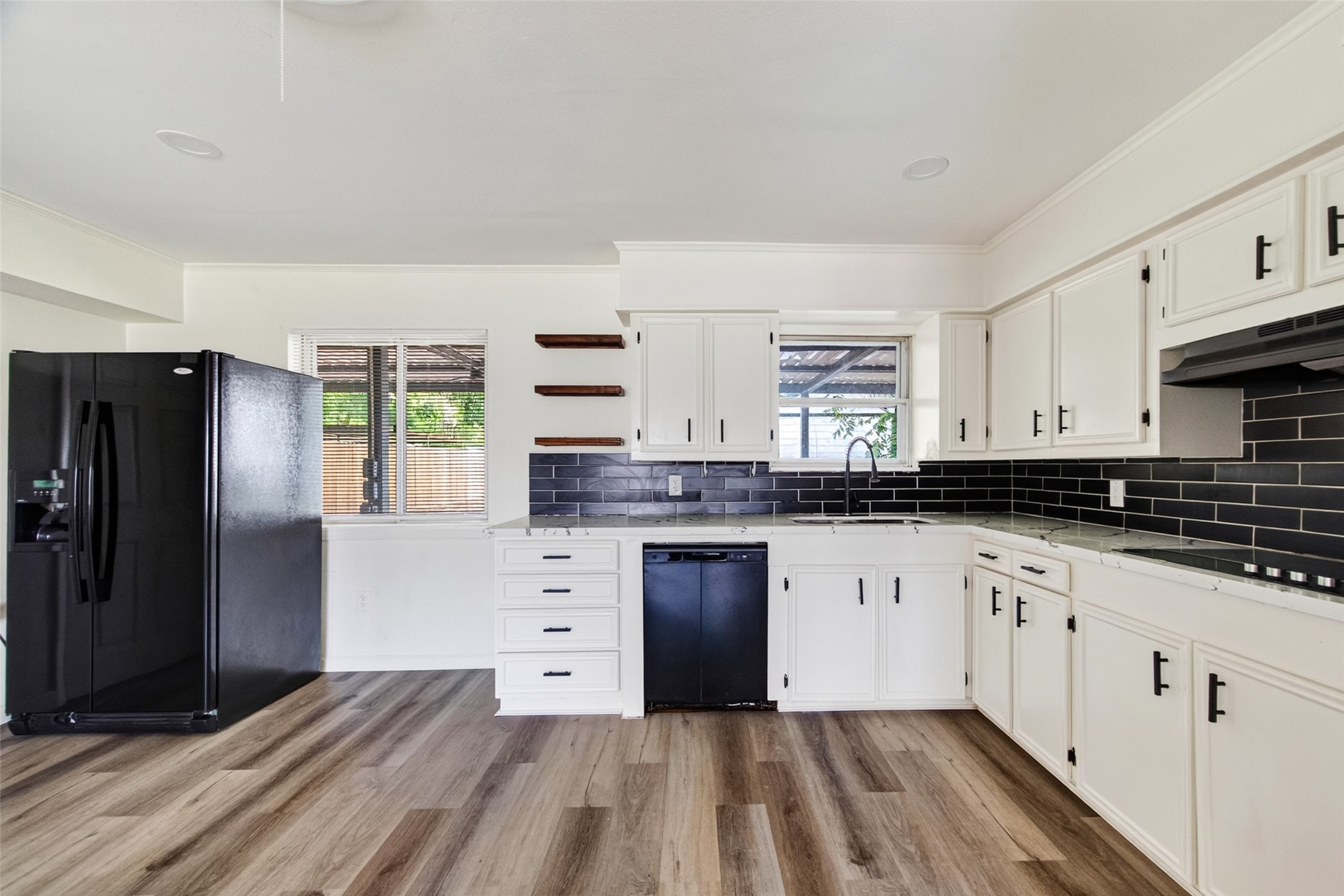 1308 W Dumble Street Property Photo 10