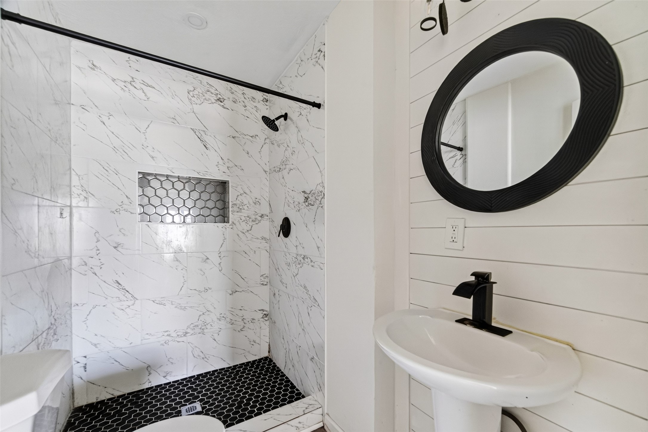 1308 W Dumble Street Property Photo 14