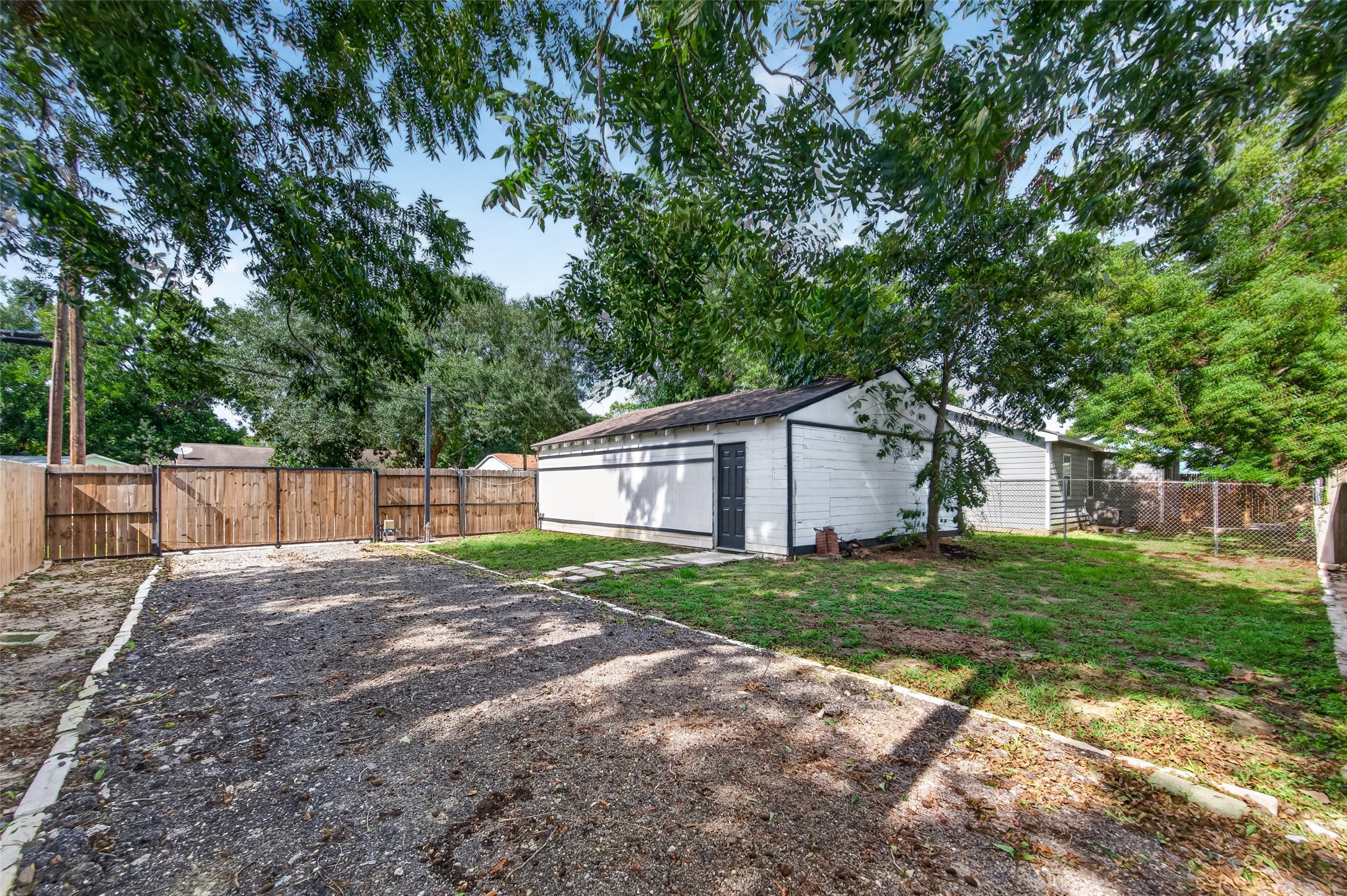 1308 W Dumble Street Property Photo 28