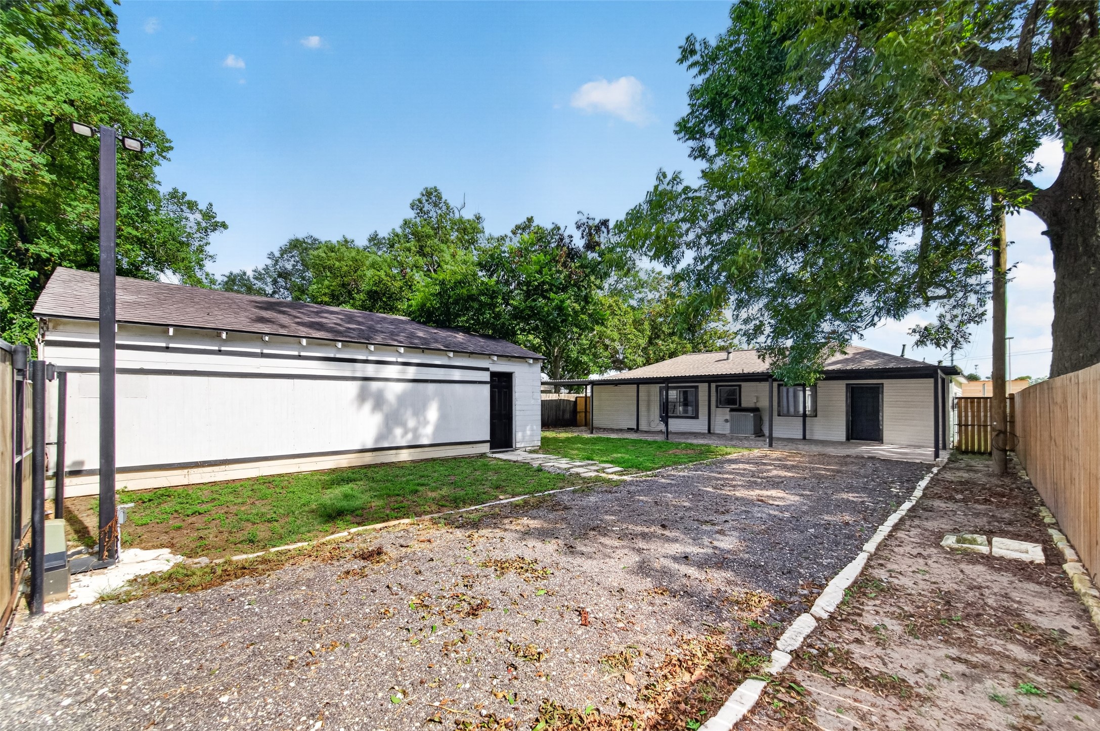 1308 W Dumble Street Property Photo 29