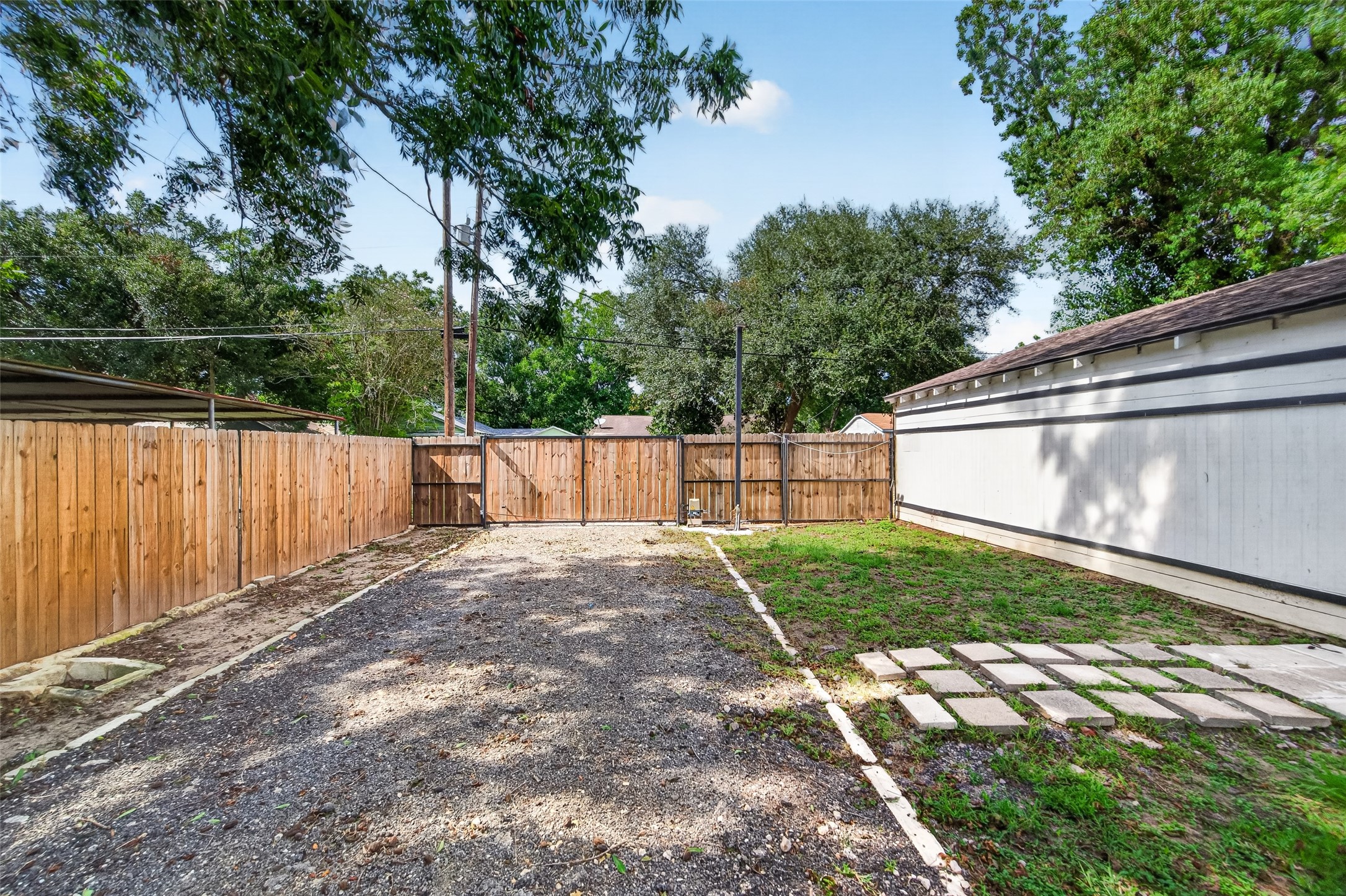 1308 W Dumble Street Property Photo 30