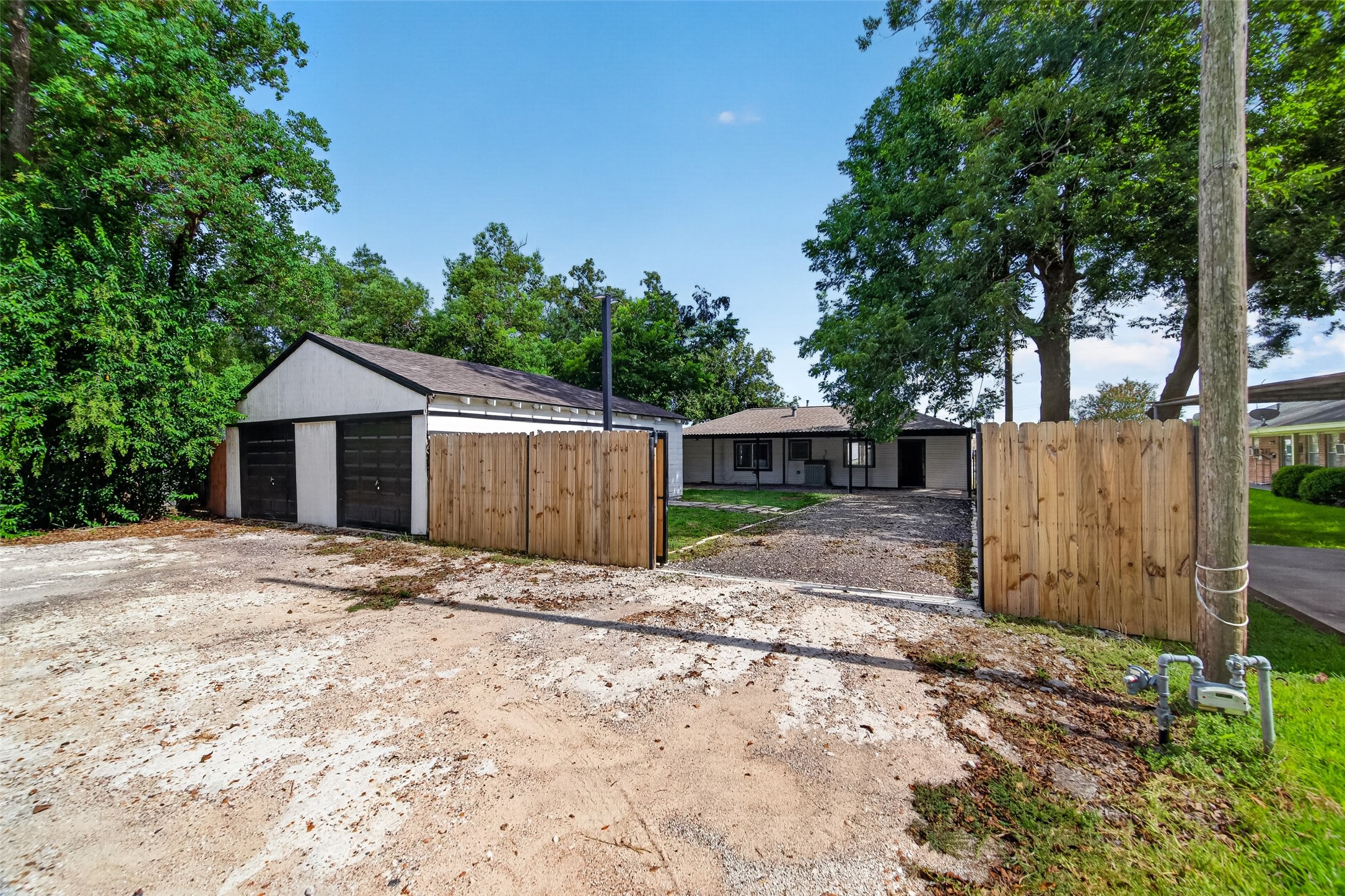 1308 W Dumble Street Property Photo 34