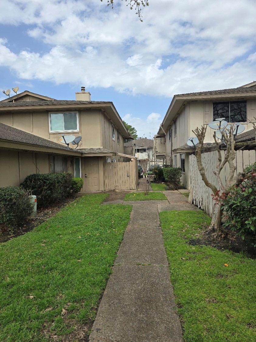 5640 Birchmont Drive C Property Photo 28