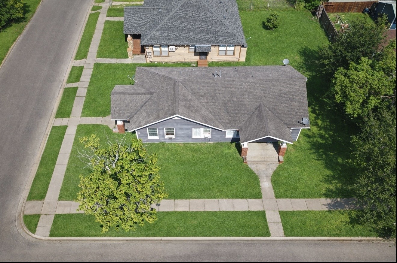 300 W James Street Property Photo 1