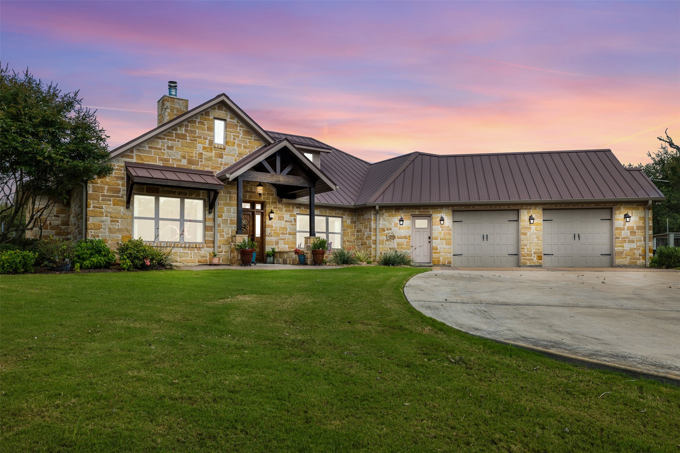 1045 Yaupon Creek Estate Property Photo 5