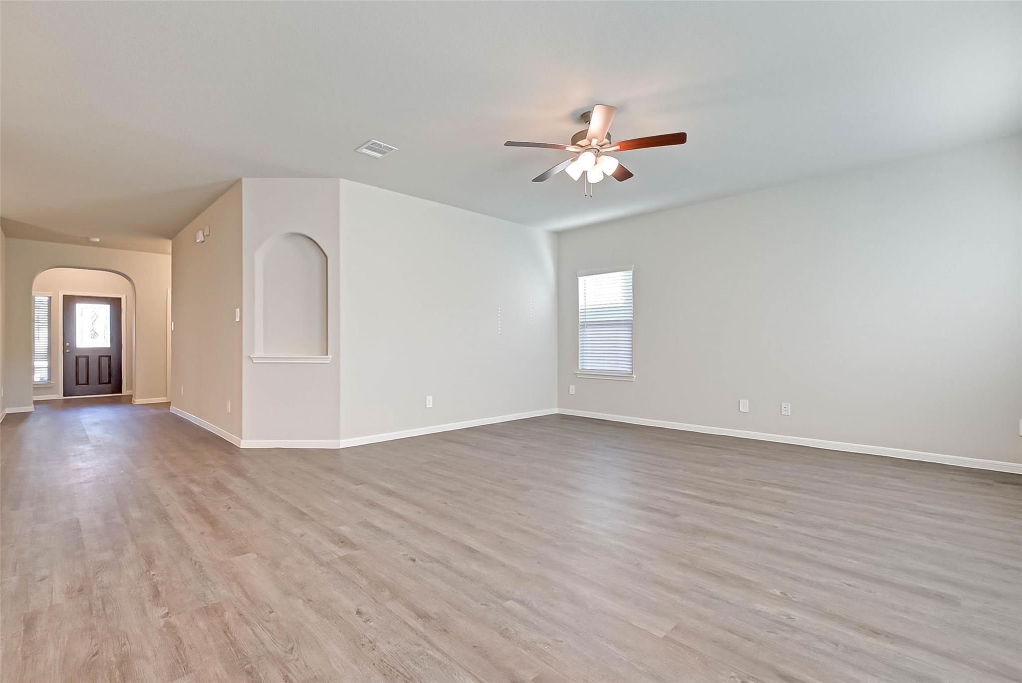 983 Golden Willow Lane Property Photo 6