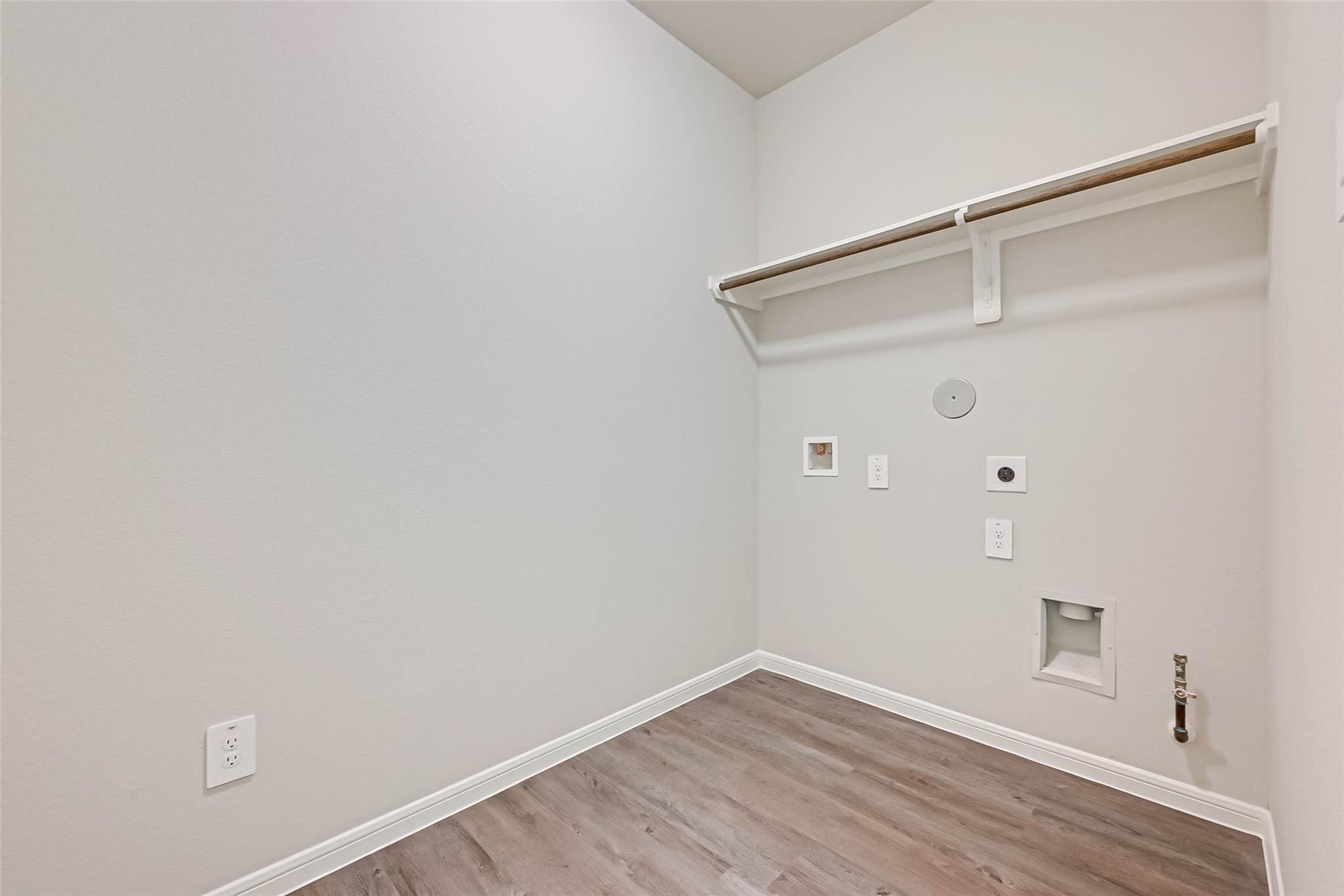 983 Golden Willow Lane Property Photo 13