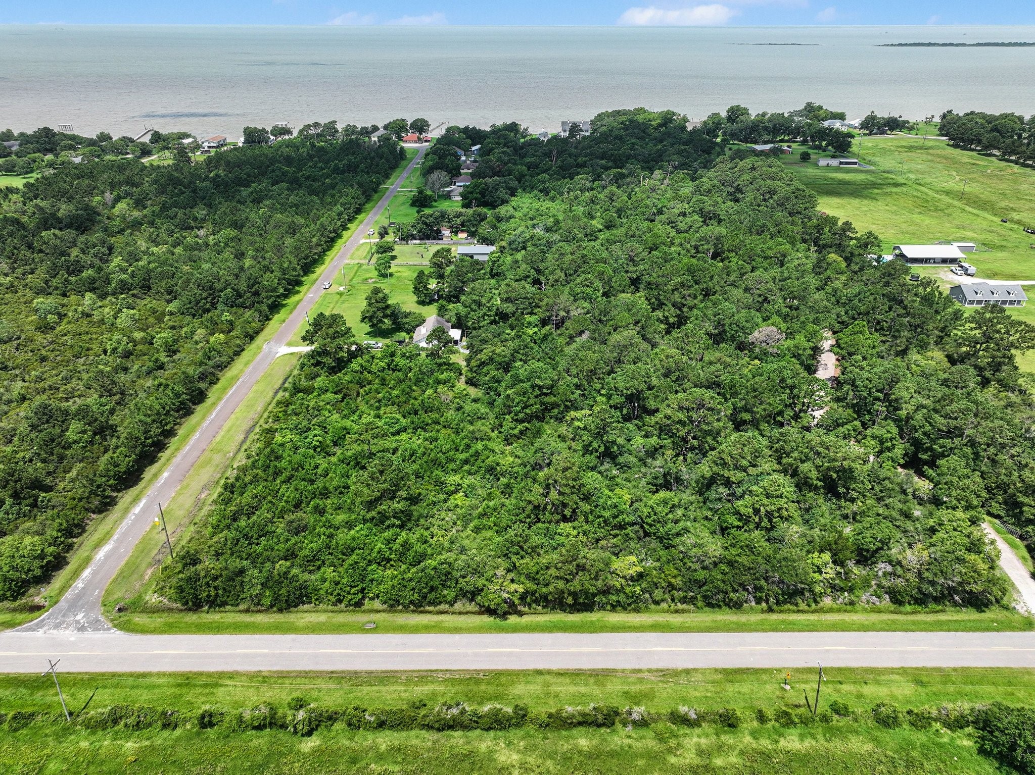 1166 Channelview Rd Property Photo 5