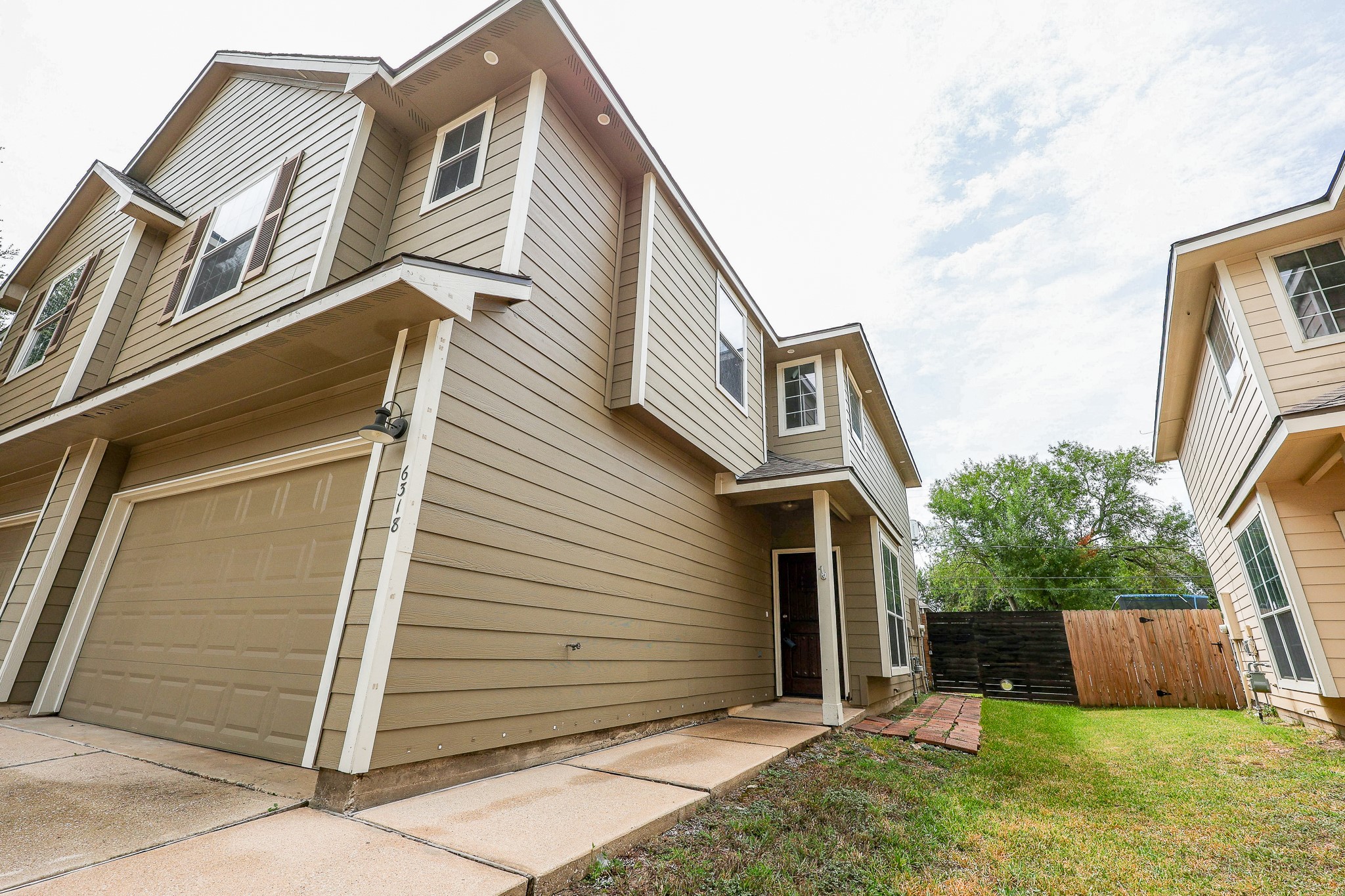 6318 Stoney Creek Drive Property Photo 2