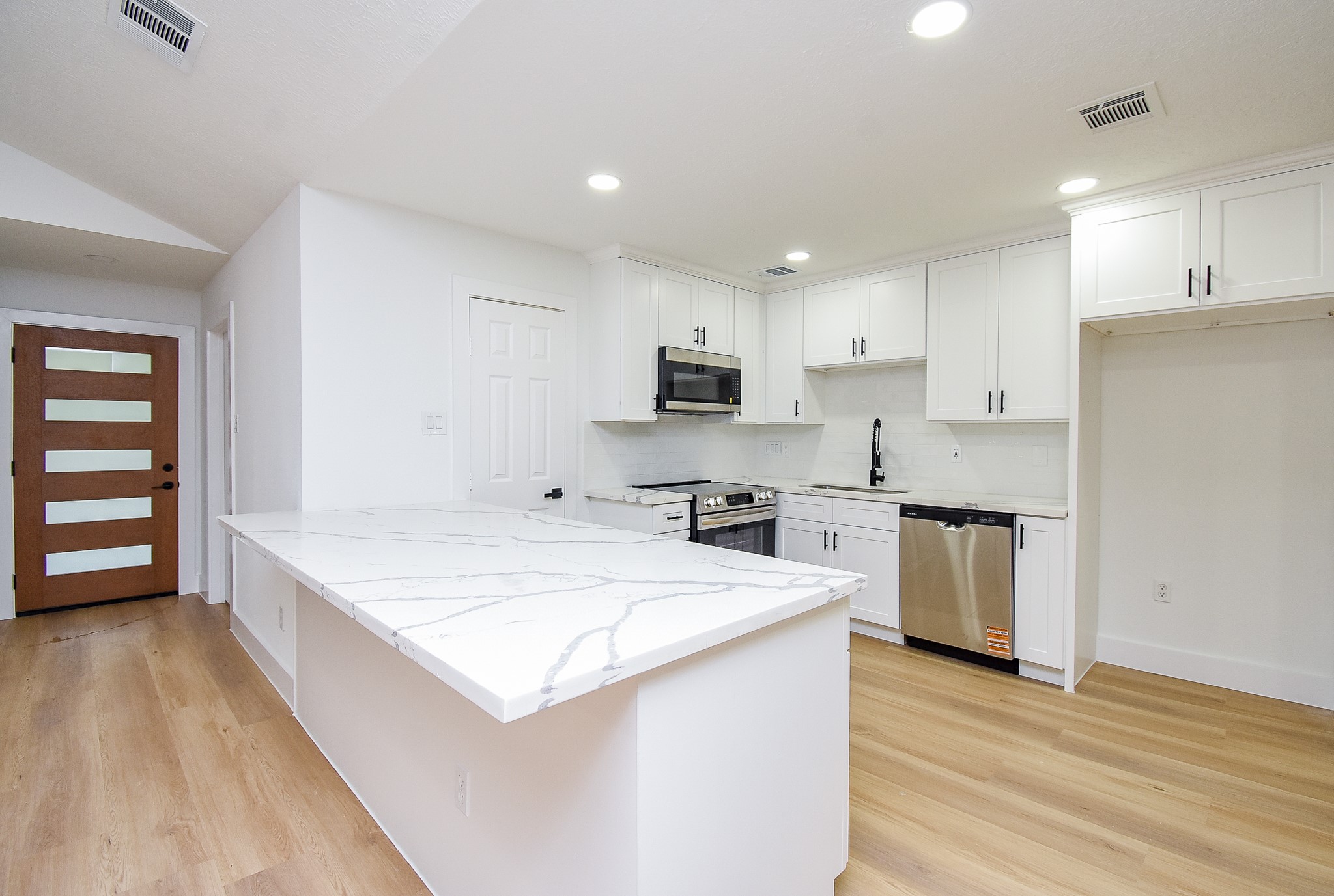 1815 Mustang Springs Drive Property Photo 1