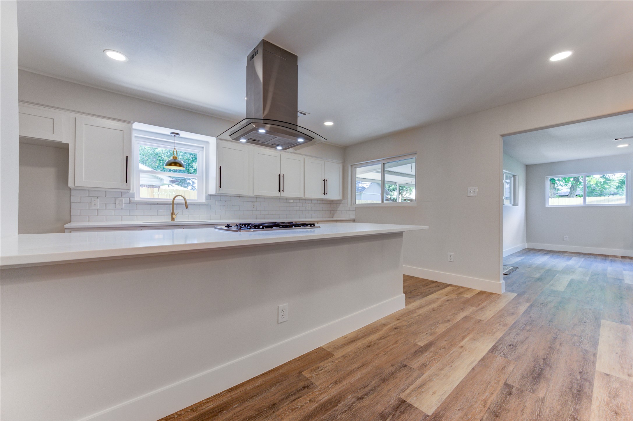 5914 Hewitt Drive Property Photo 12