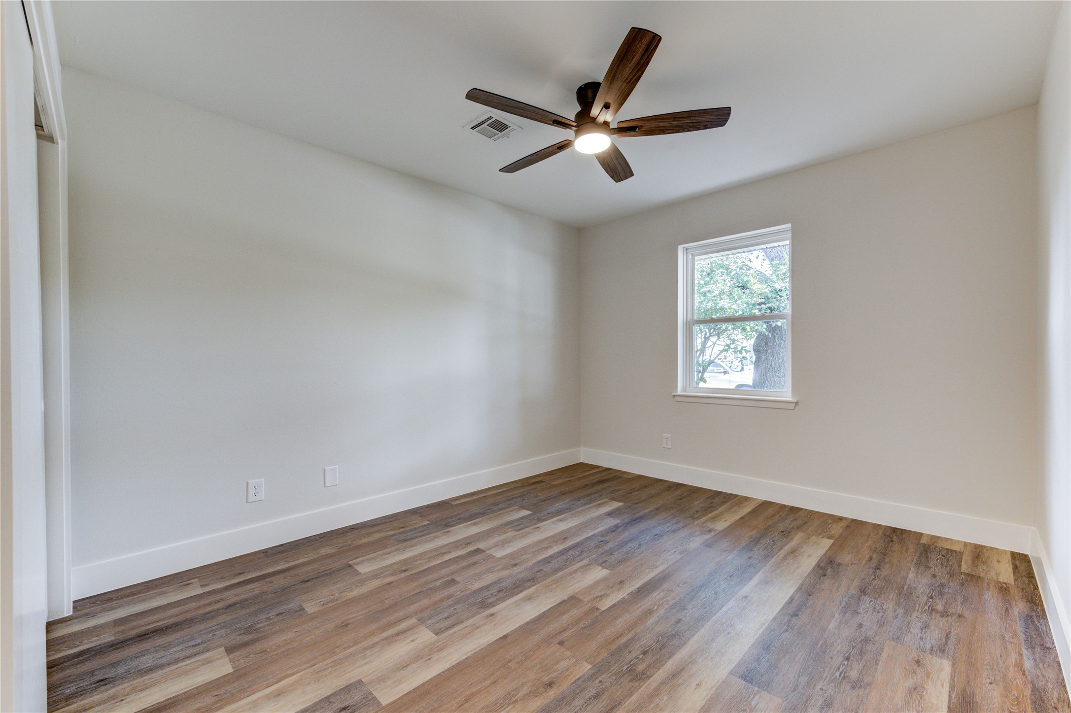 5914 Hewitt Drive Property Photo 23