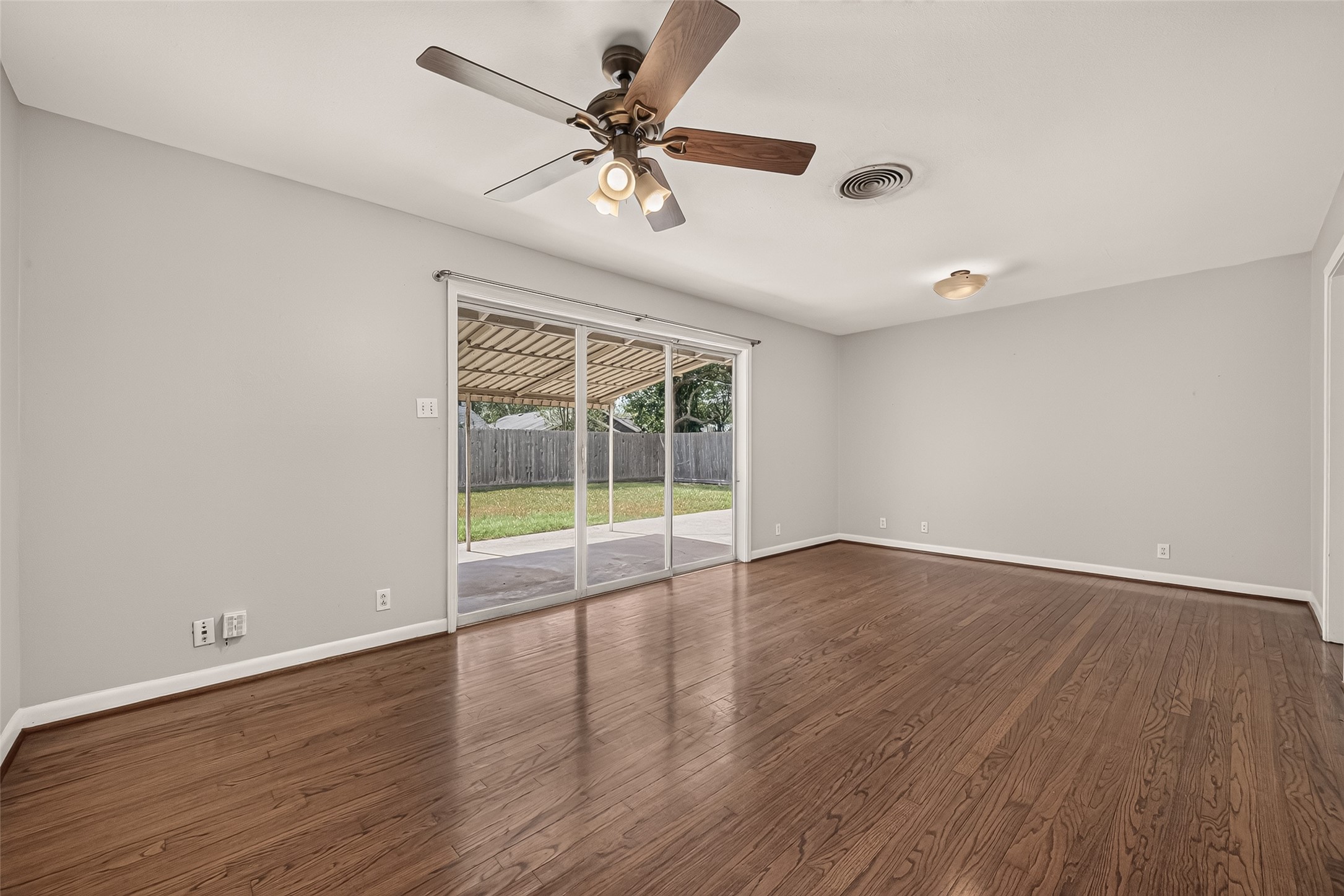 4749 Redstart Street Property Photo 7