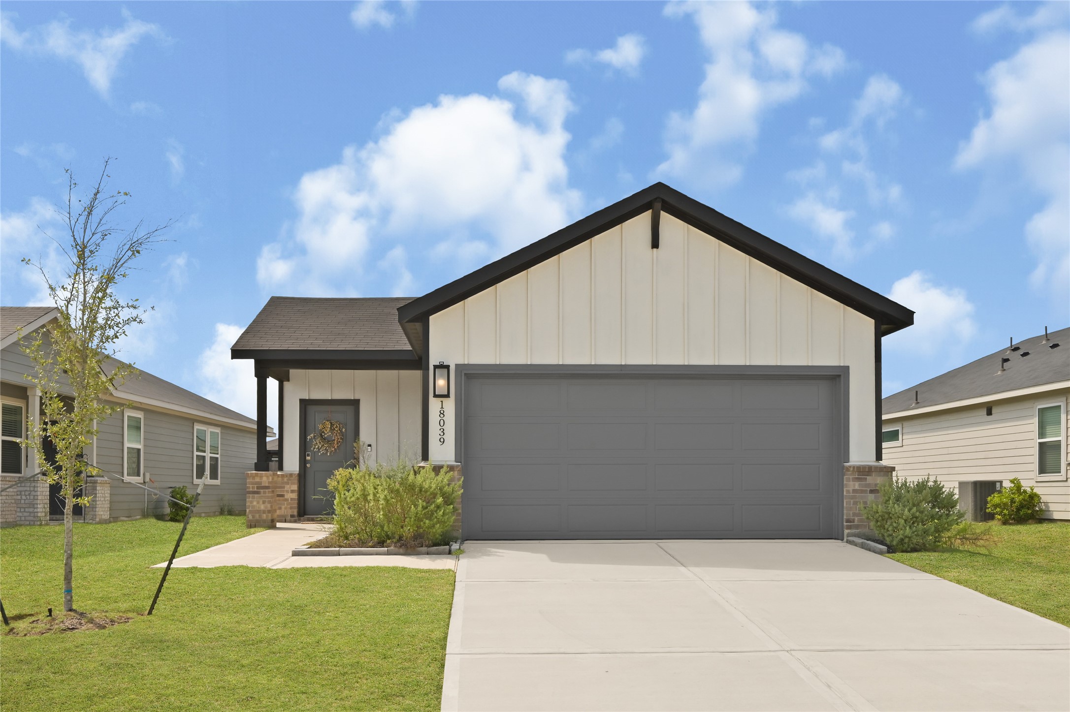 18039 Blue Prairie Trail Property Photo 1