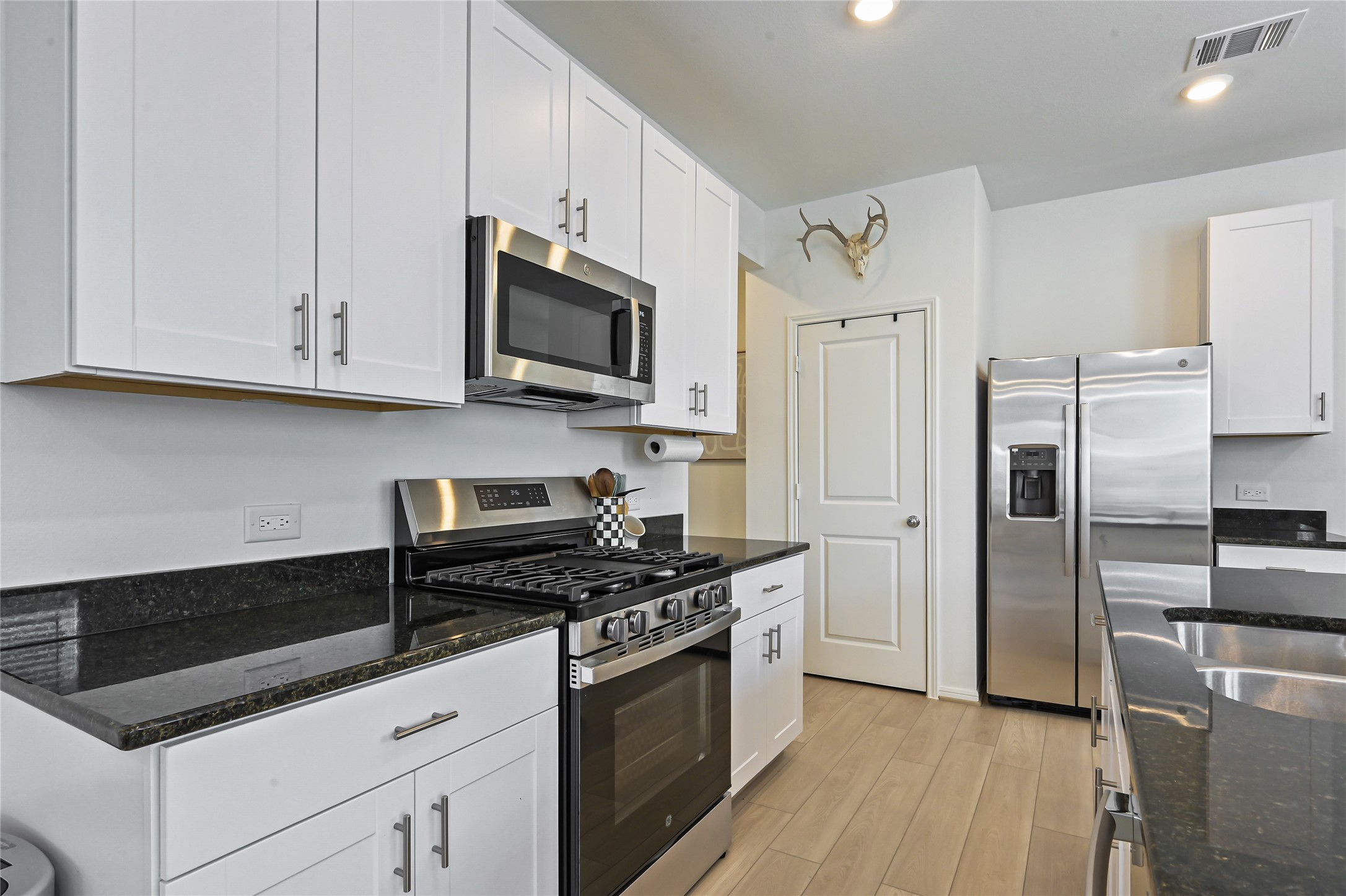 18039 Blue Prairie Trail Property Photo 8