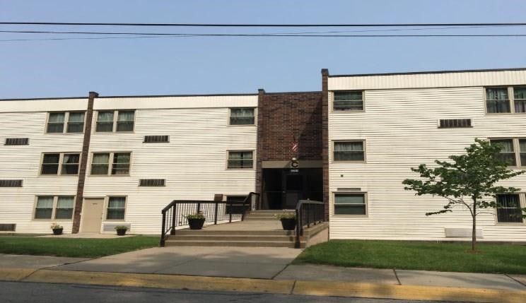 2001 Washington St Property Photo 1