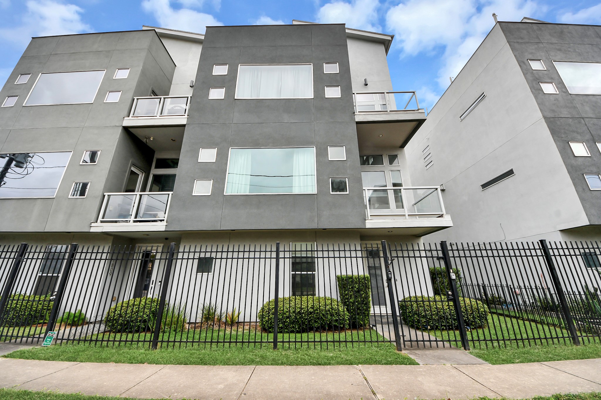 1807 Hickory Street Property Photo 1
