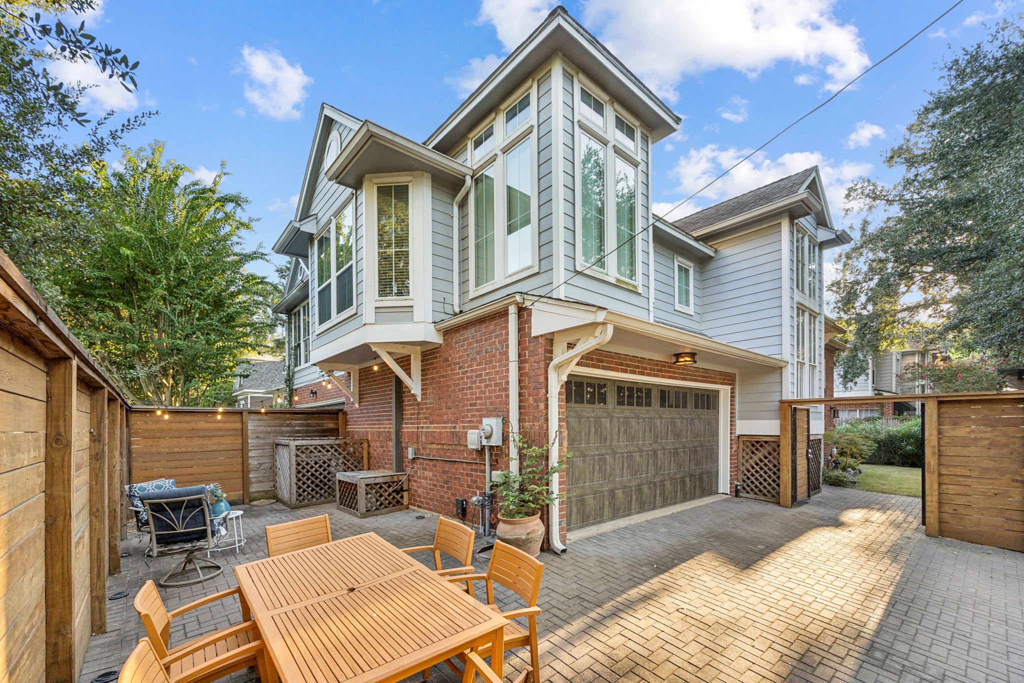 220 E 8th Street Property Photo 4