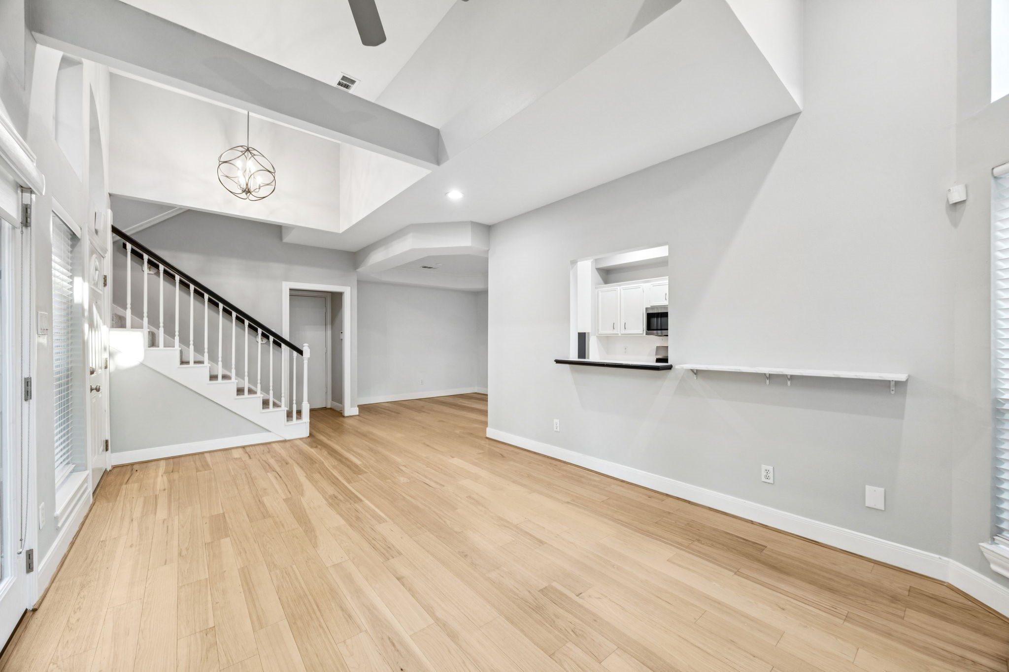 220 E 8th Street Property Photo 8